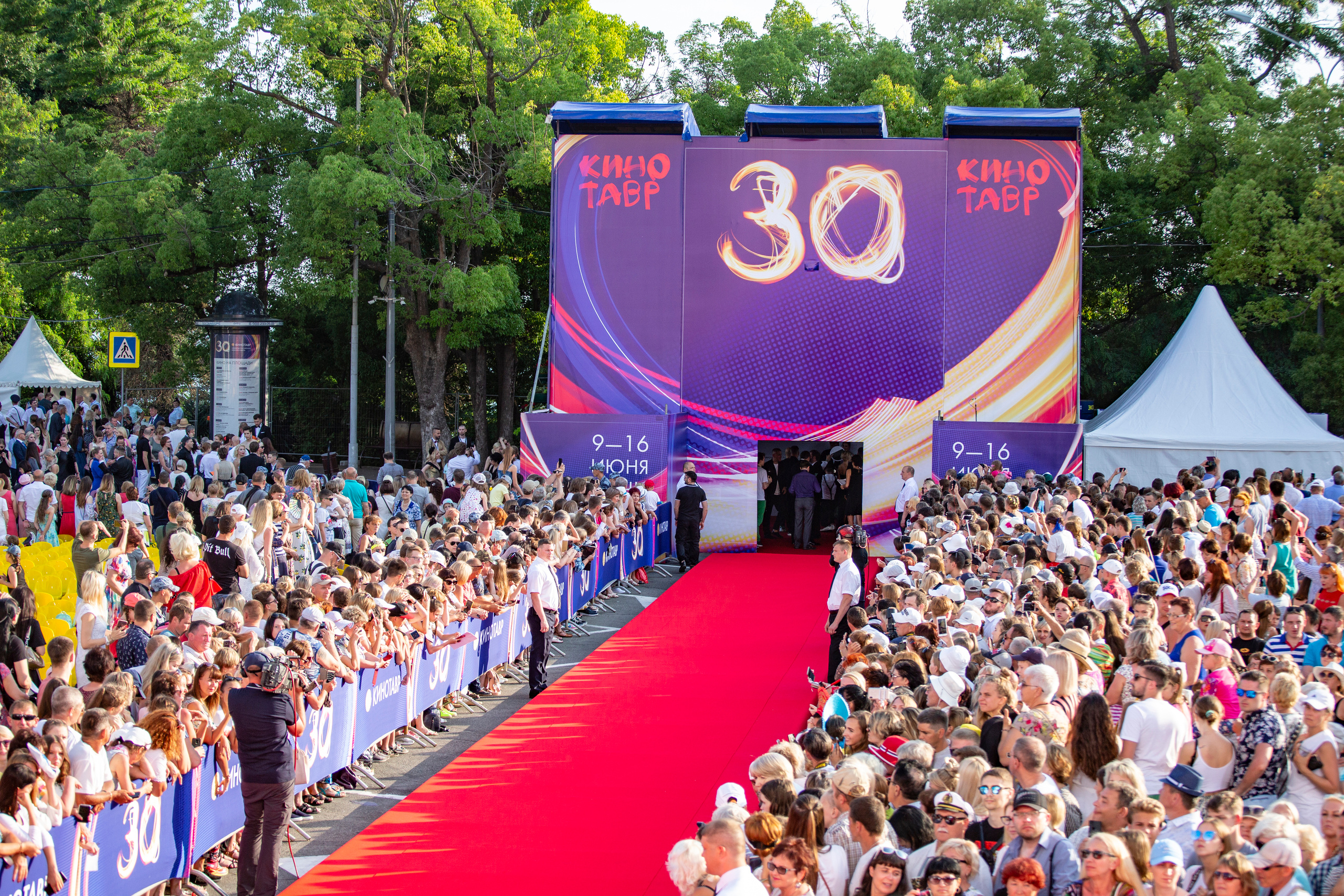 30 Кинотавр открытие звезды на красной дорожке. Фотограф в Сочи Юрий Шептаев