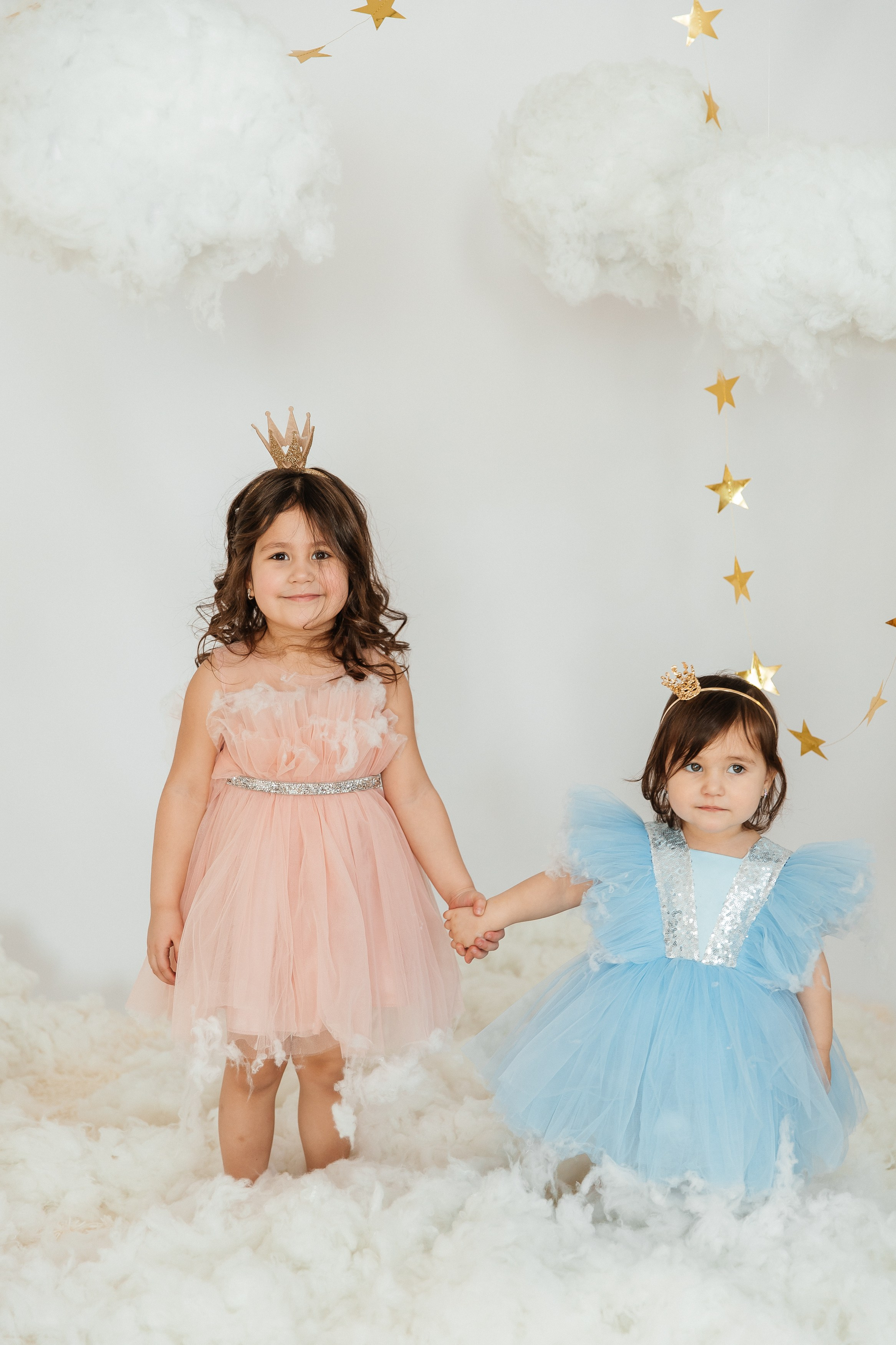 Маюша и Милаша в облаках. Воронистая Анастасия. Фотограф Якутия, Томпонский район