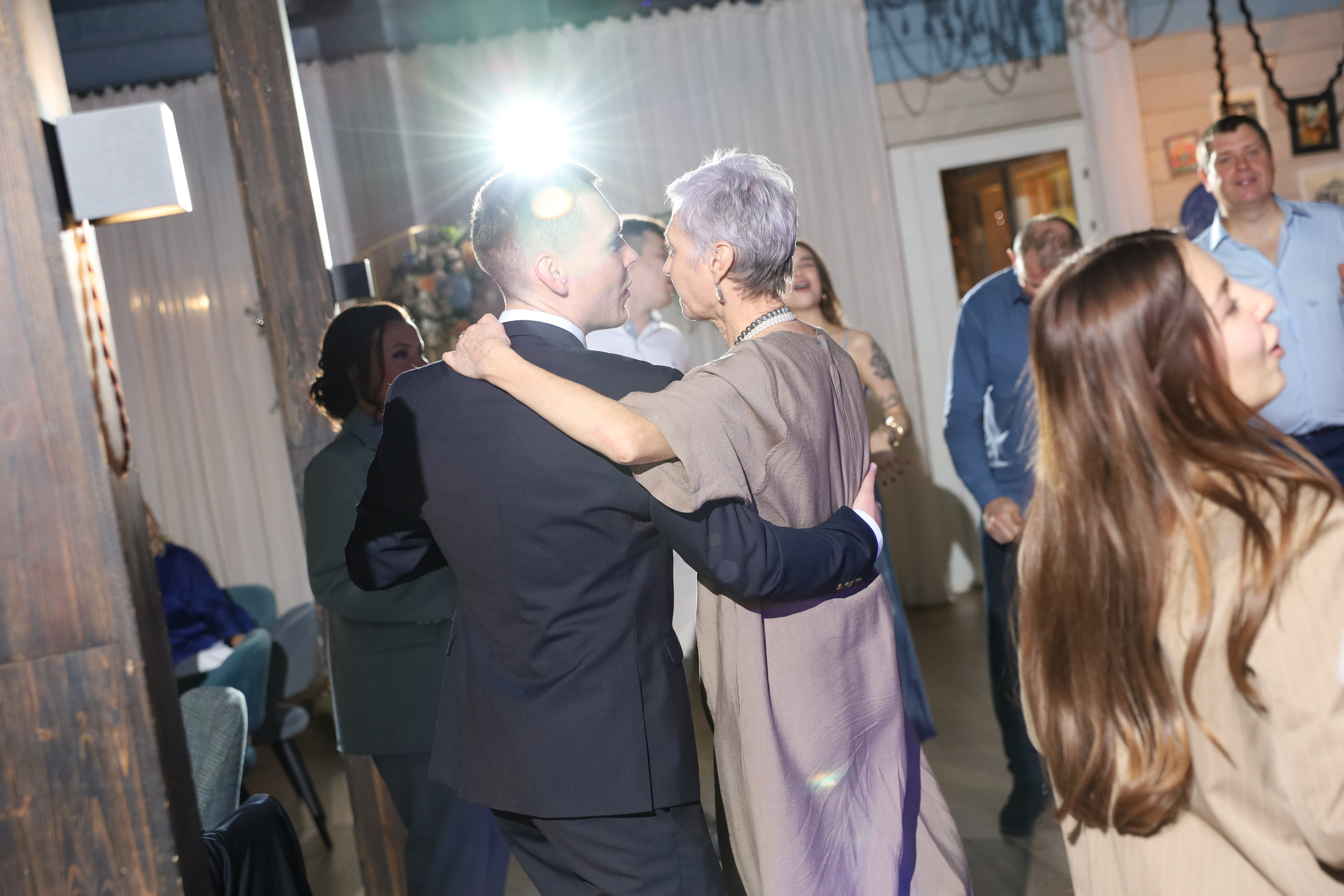 𝒜𝓇𝓉𝑒𝓂 & 𝐿𝓎𝓊𝓈𝓎𝒶 (𝓇𝑒𝓈𝓉𝒶𝓊𝓇𝒶𝓃𝓉). 𝑀𝑜𝓈𝒸𝑜𝓌. Свадебный фотограф в Санкт-Петербурге