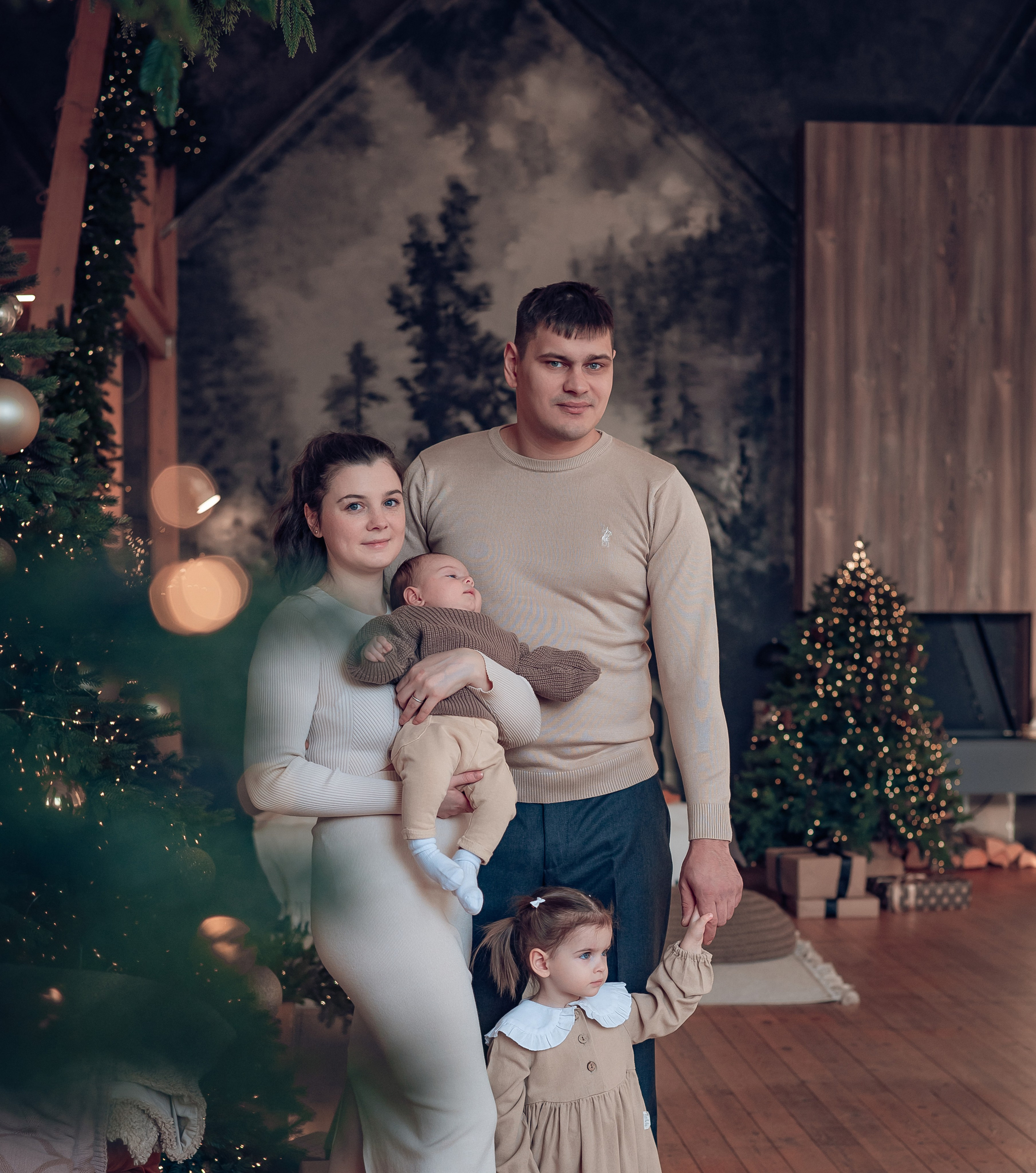 Виктория, Александр, Ванюша и Ариша. Фотографы крещения/венчания  Красноярск Татьяна и Вячеслав Переваловы