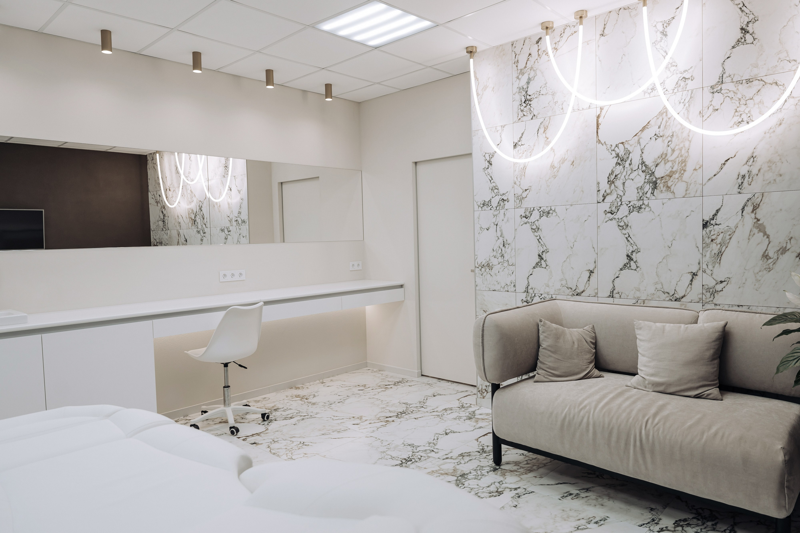 Дизайнер премиального интерьера Екатерина Левочкина (салон красоты и спорт клуб). Свадебный и семейный фотограф Волгоград