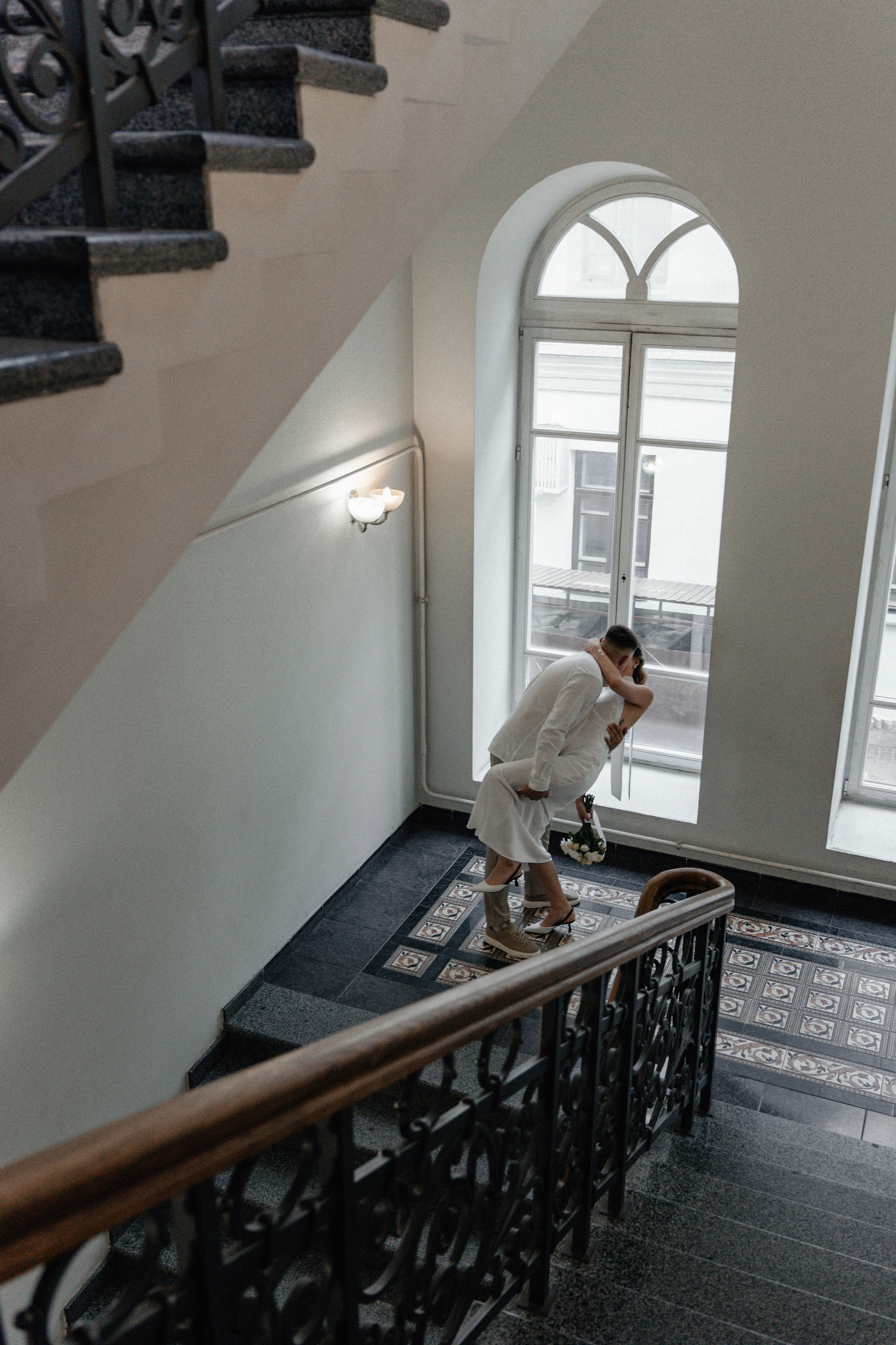 Любовь в одном знаменитом подъезде Минска. Ваш семейный фотограф в Минске — Вика Трегубова