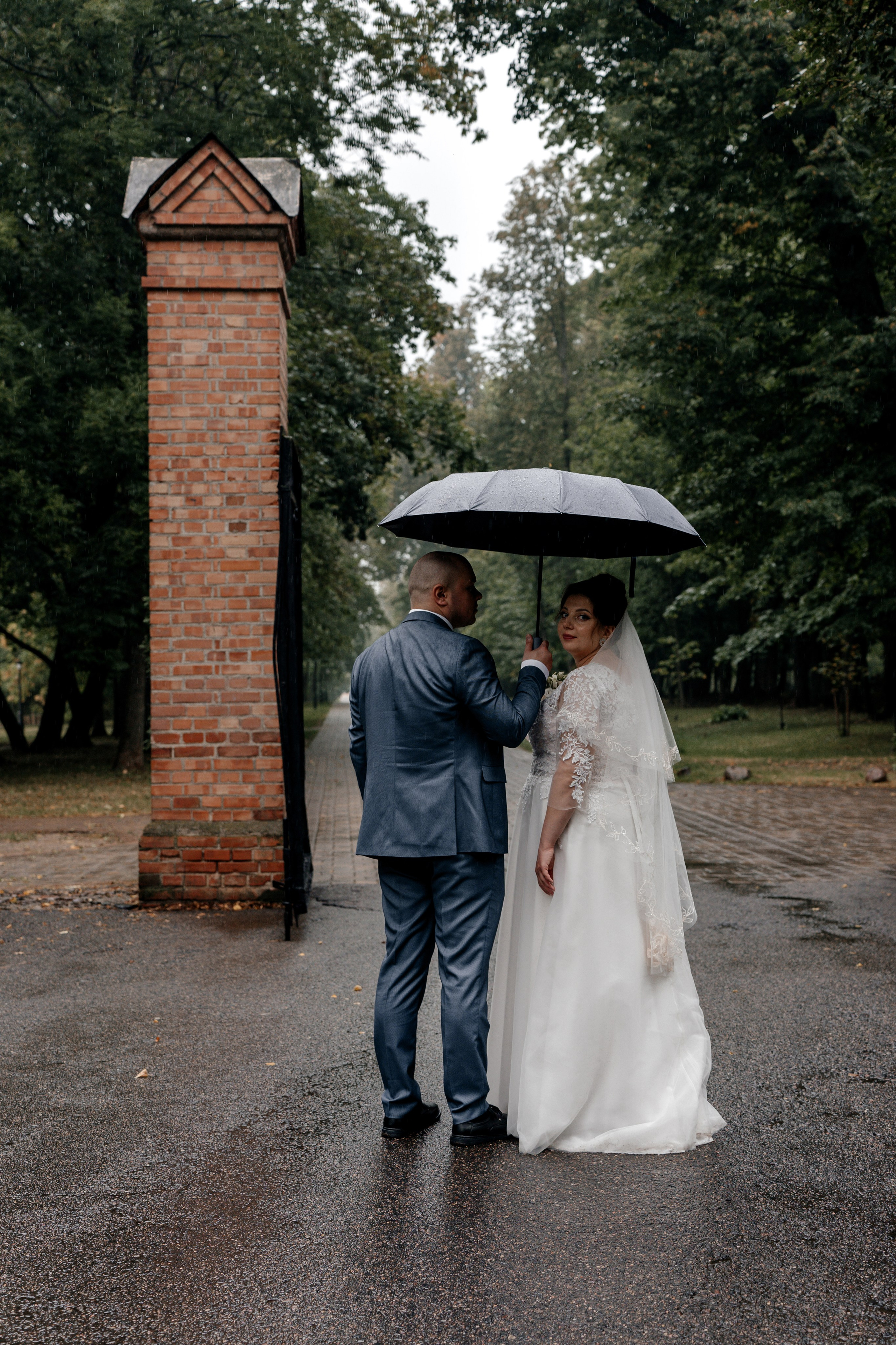 Дождливый день создания семьи. Ваш семейный фотограф в Минске — Вика Трегубова
