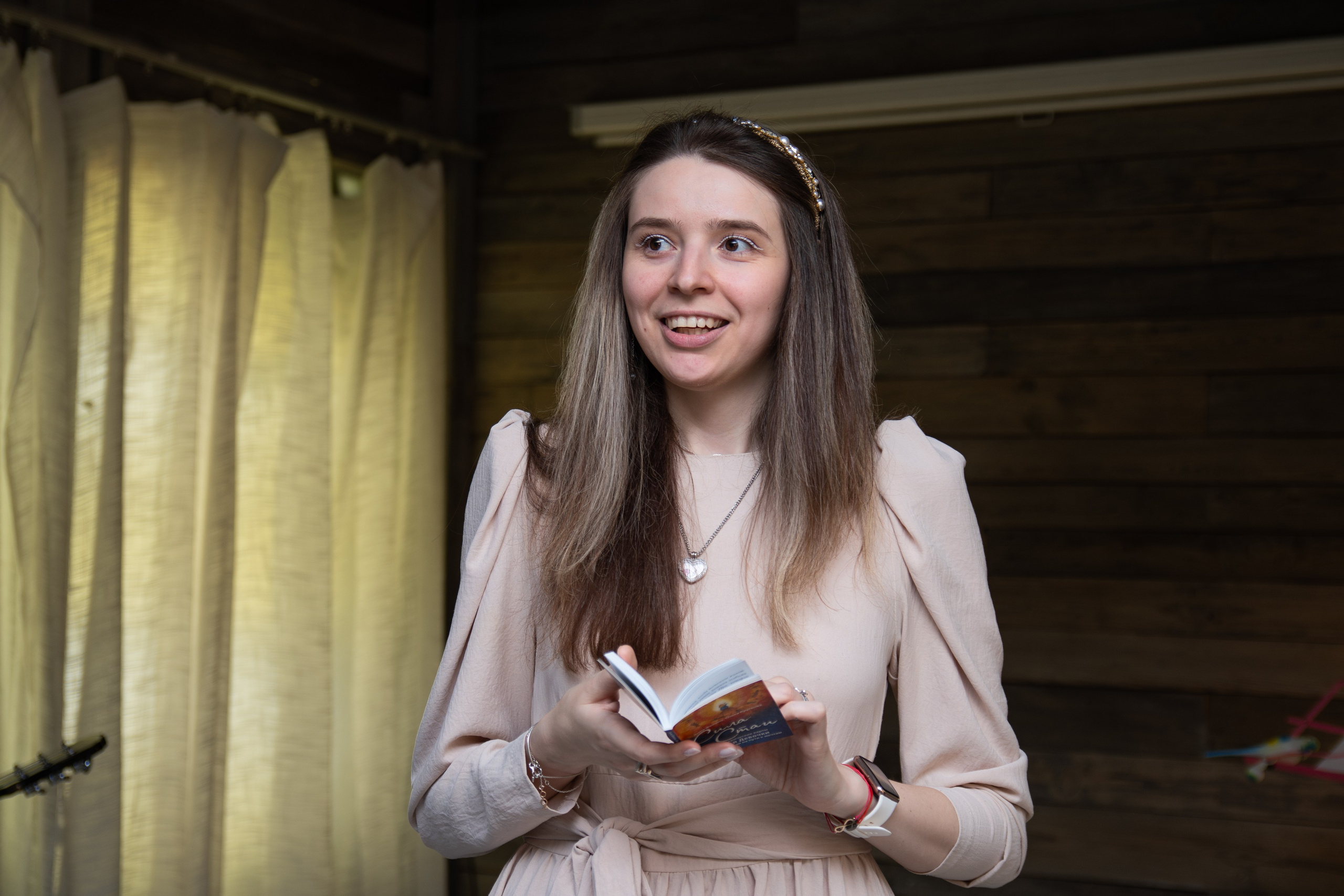 Музыкально-поэтический перфоманс на некорпоративе «Мы больше этой суеты». Репортажный фотограф в Москве Legiodot