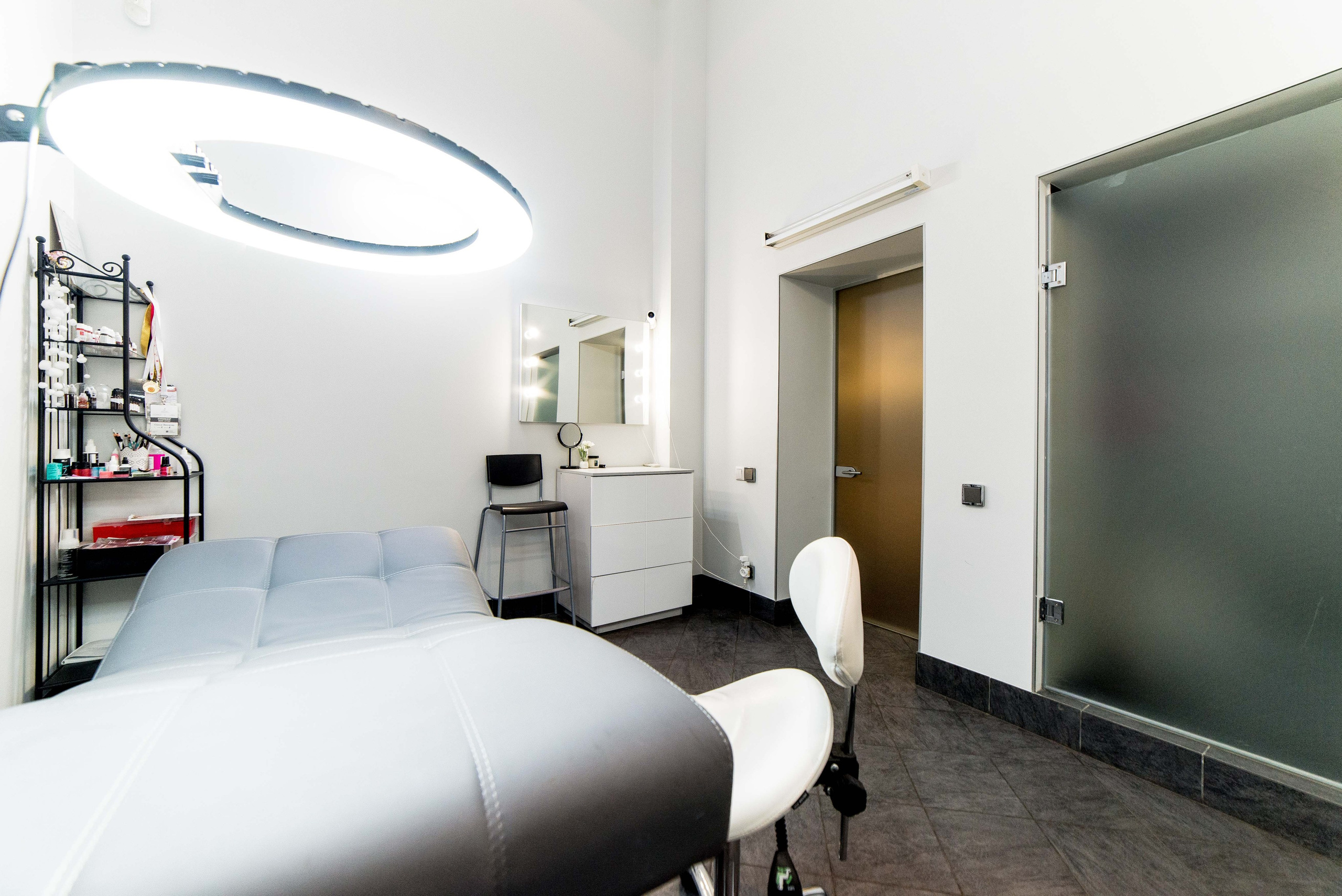 О нас. Студия перманентного макияжа, косметологии и массажа SYMMETRY в Москве, м. Киевская