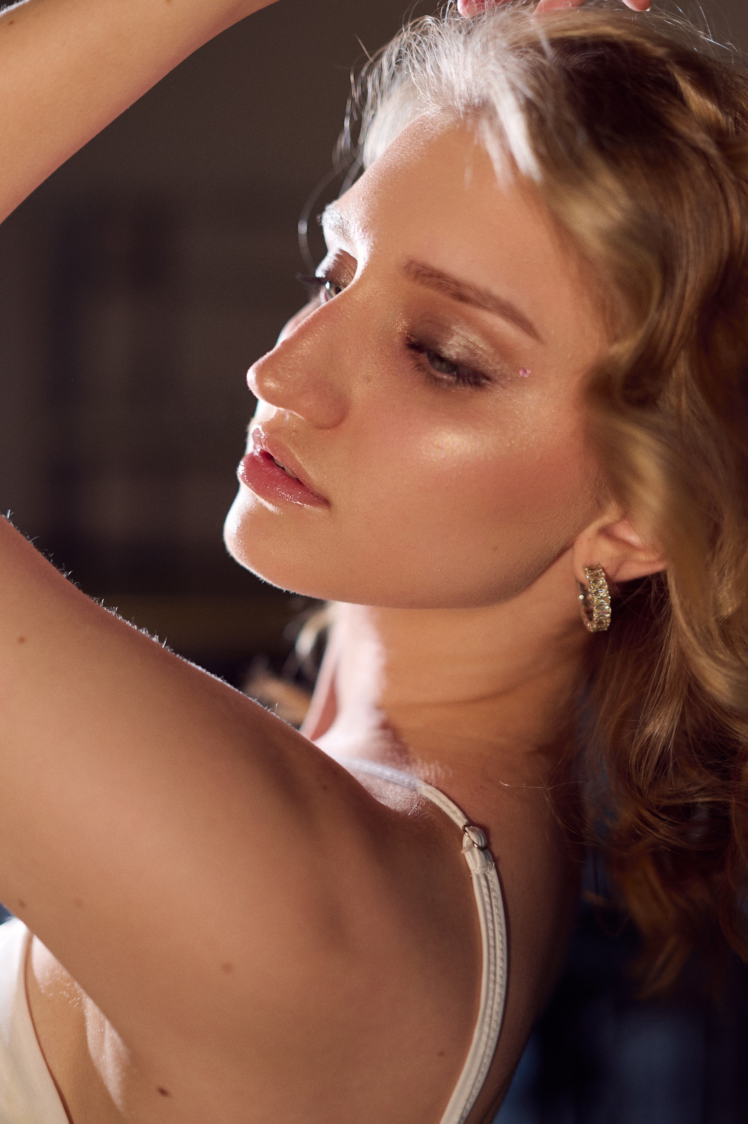 Индивидуальная женская фотосессия с искусственным светом