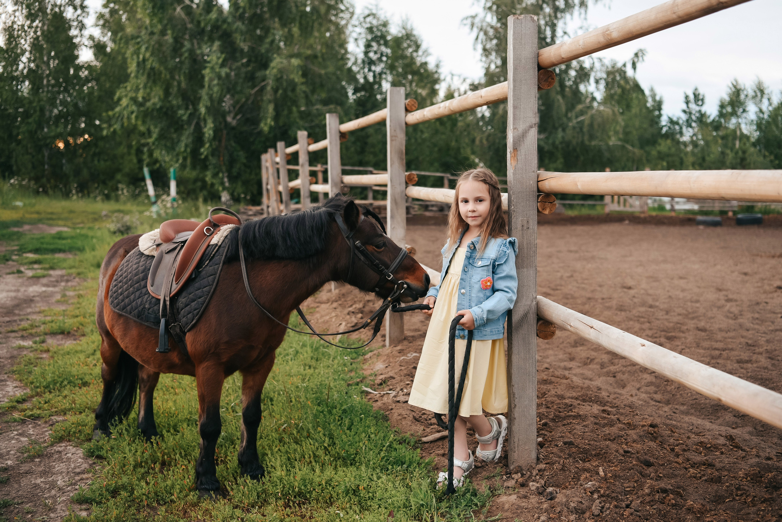 Ева и лошадка. Фотограф Анастасия Гурьянова в Тюмени и Ялуторовске