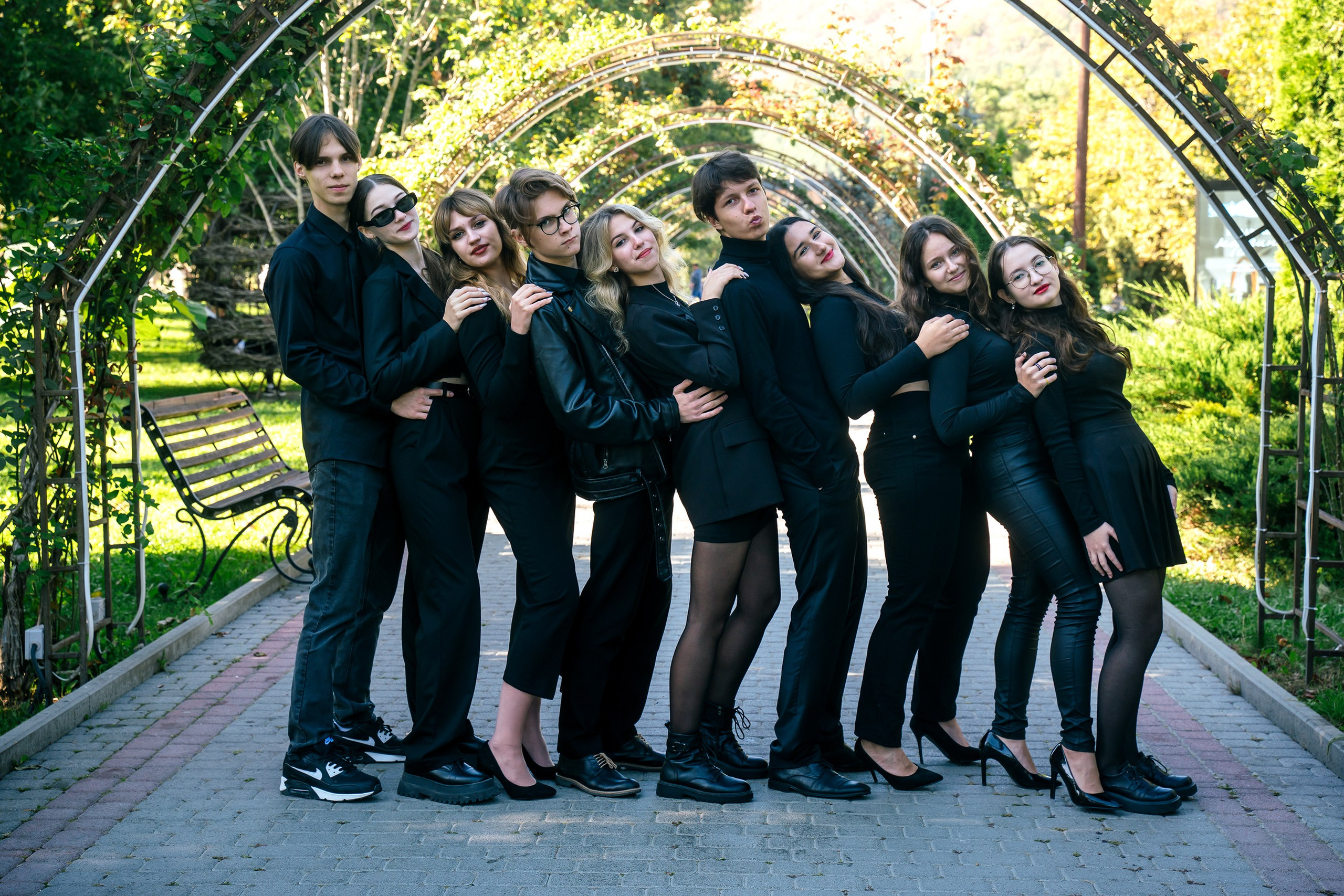 Фотографии с друзьями. Выпускные альбомы, школьные фотосессии в городе Новороссийске