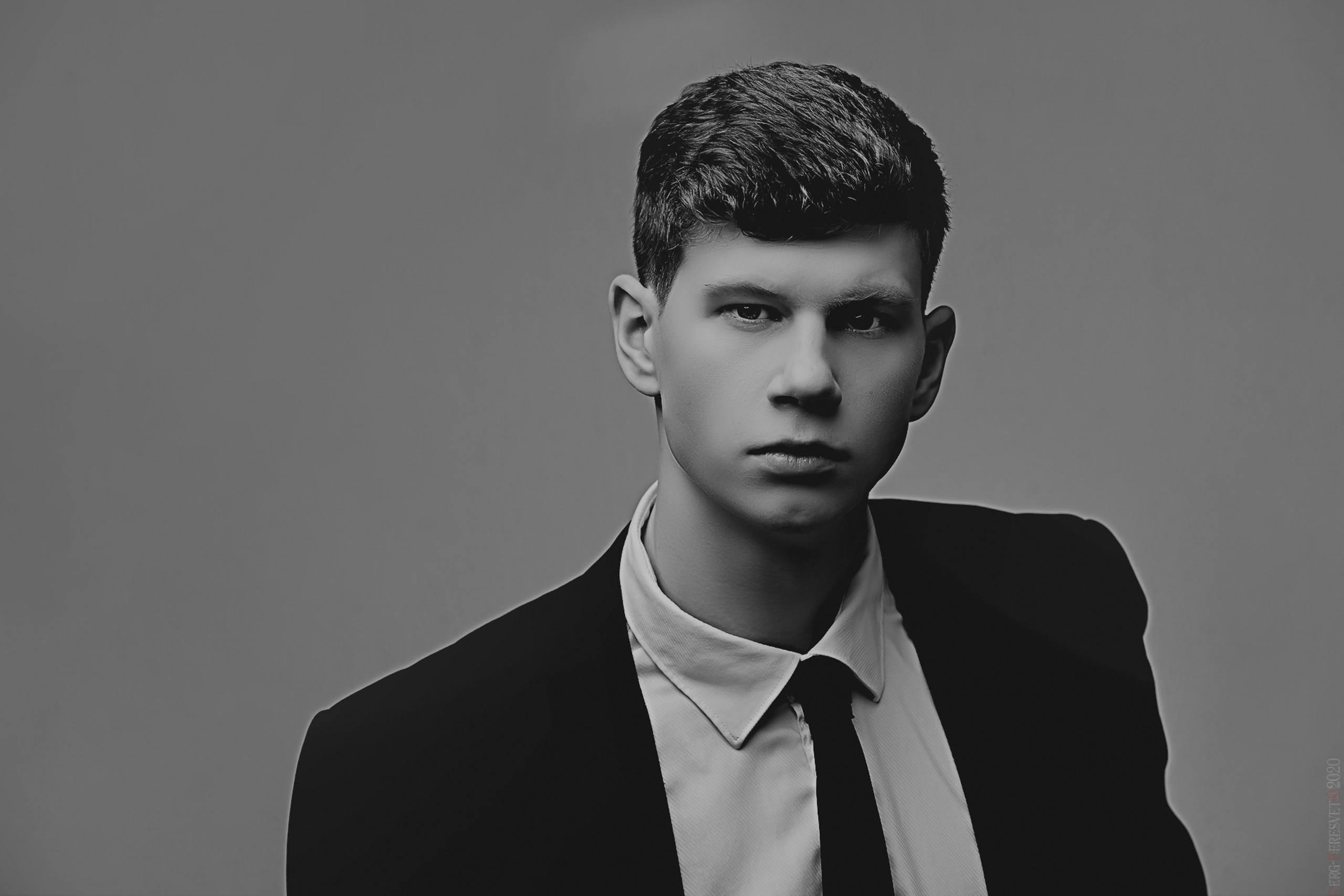 ЧБ и монохромные портреты. Ваш фотограф на праздник в Москве, Раменском, Жуковском, Люберцах