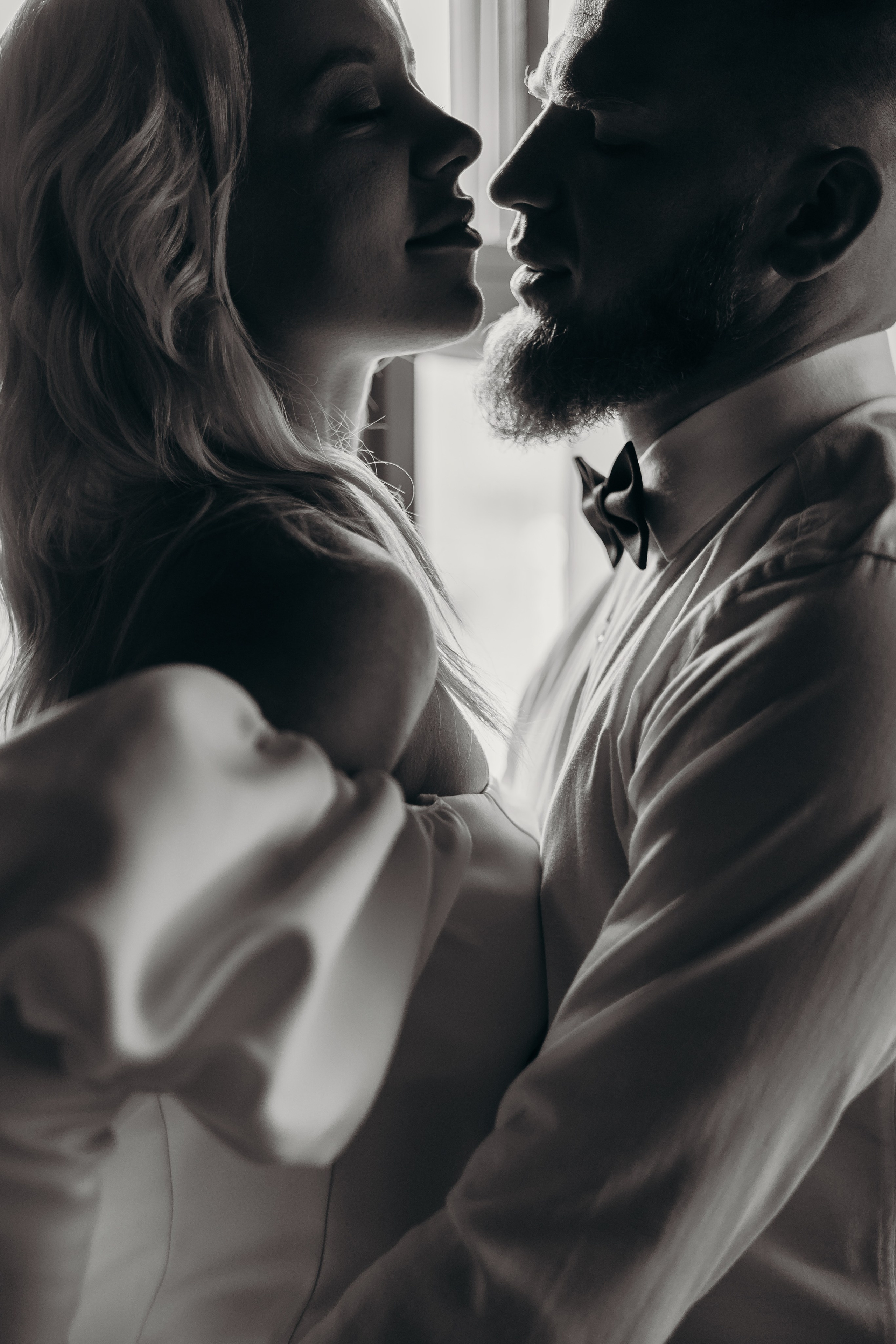 Александр и Елена (сборы, ресторан). Фотограф свадебный семейный в Красноярске Шукшина Наталья