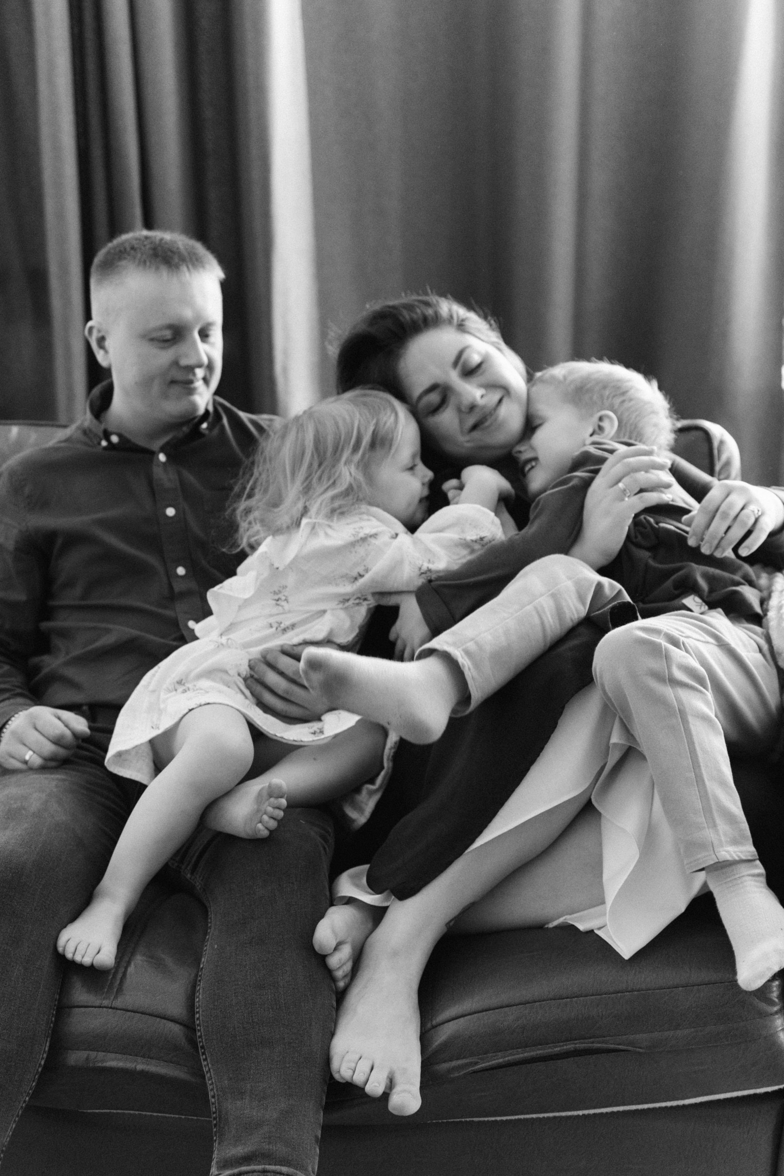 Студийная съемка большой семьи. Семейный и детский фотограф в Москве Маргарита Сереброва