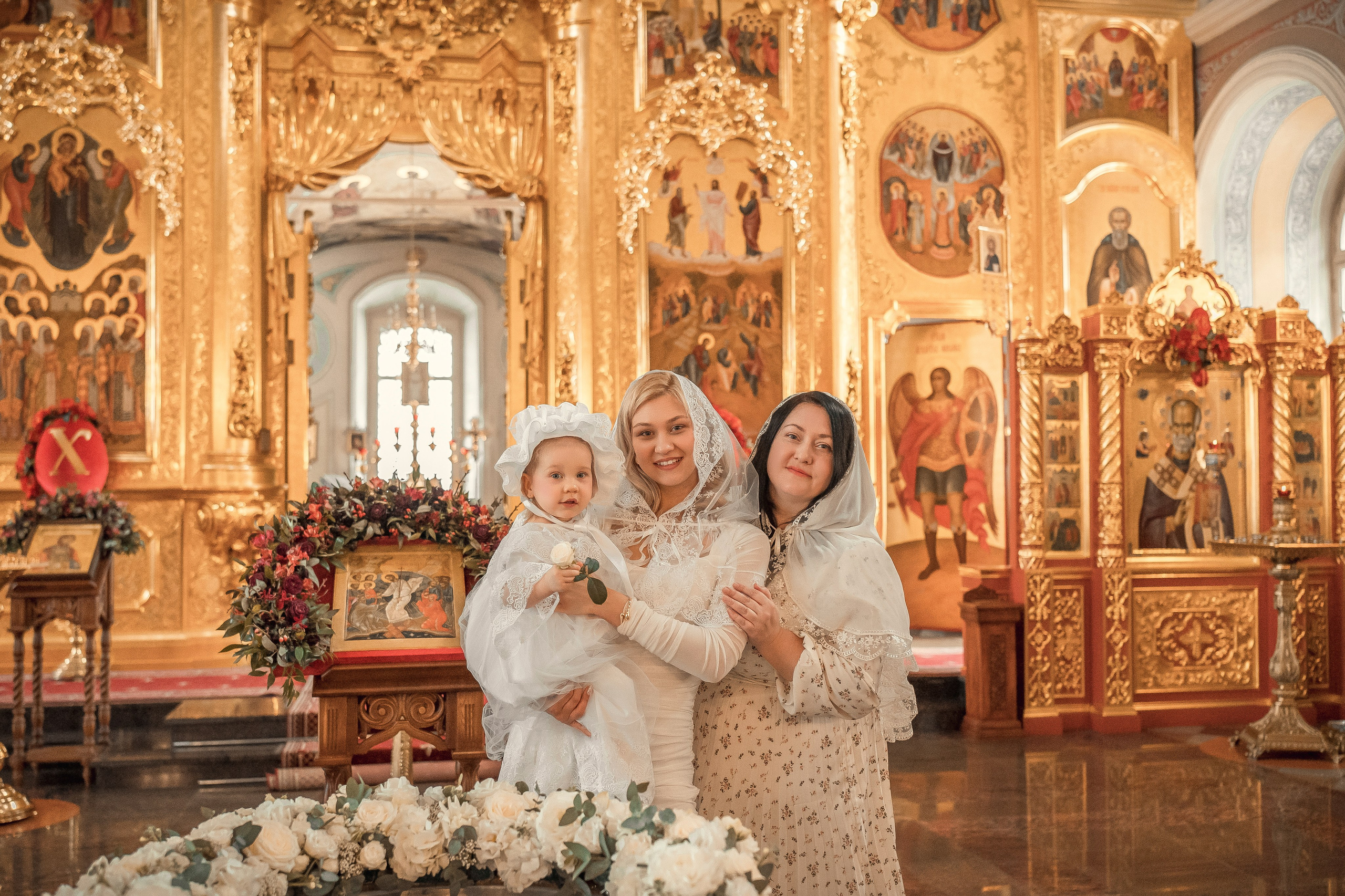 Крещение в Никольском храме в Заяицком. Москва. Семейный фотограф и фотограф на таинства в Москве Юлия Калайджян
