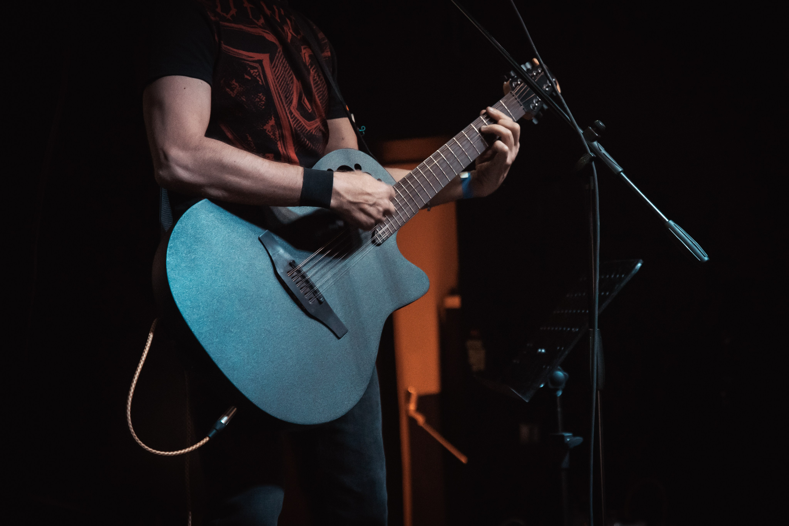 Павел Горловой, Концерт памяти В.Цоя, 16.08.2025, Эрмитаж. Фотограф Регина Крикунова г. Красноярск