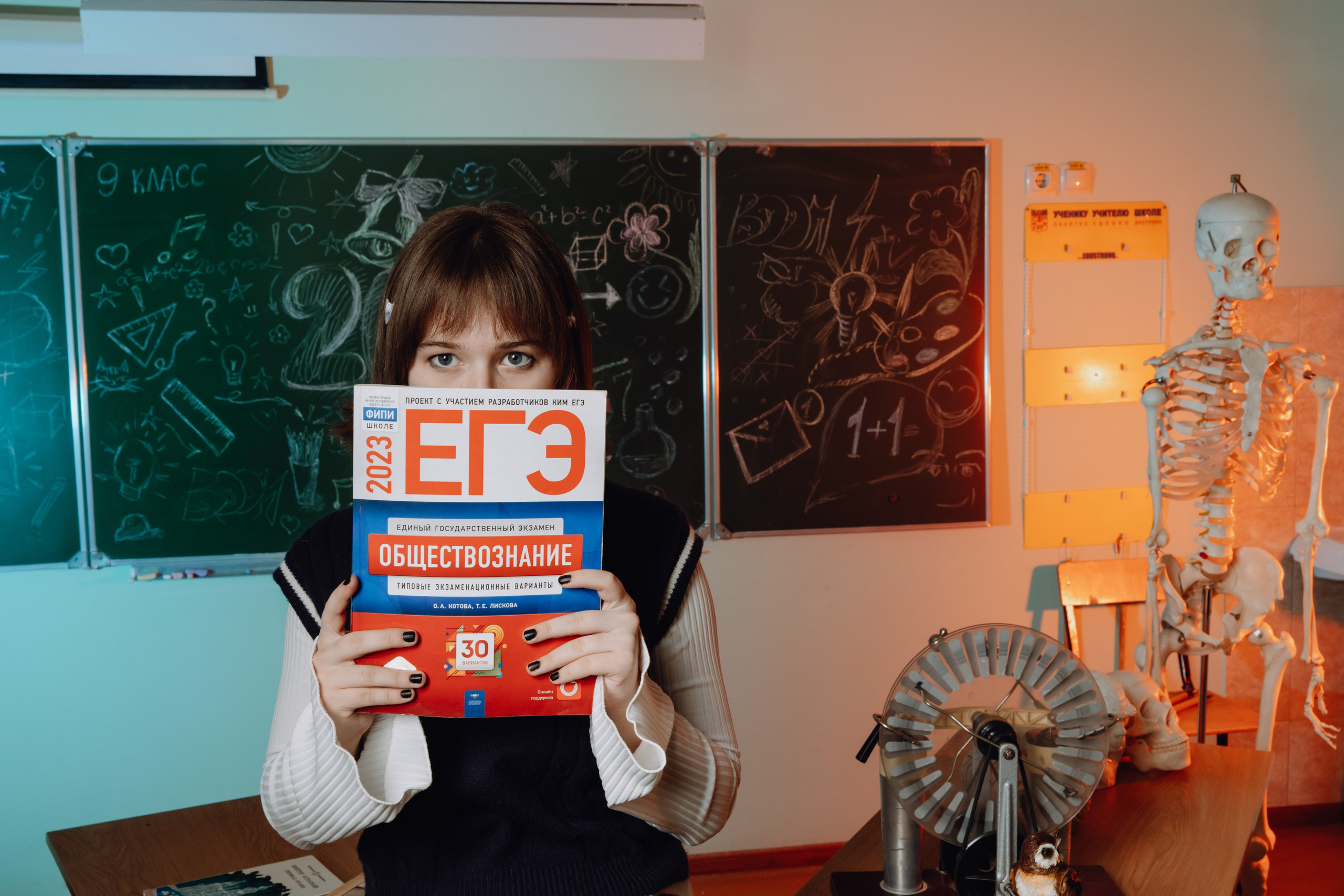 Школьные альбомы в Чернянке. Фотограф Максим Никонов