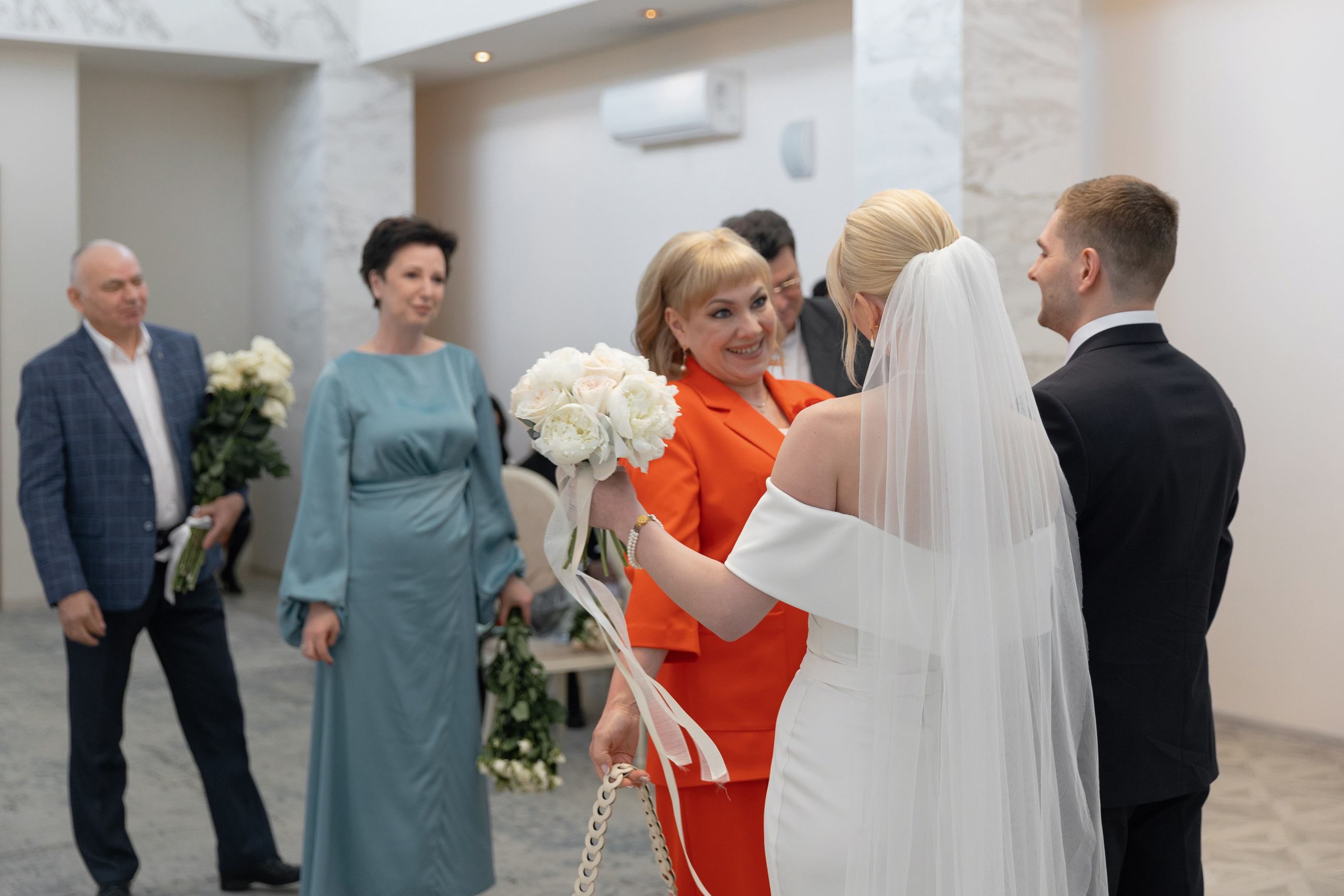 Свадебная фотосессия в Soluxe Hotel и роспись в Савеловском ЗАГСе. Свадебный фотограф в Москве Полина Лелетко