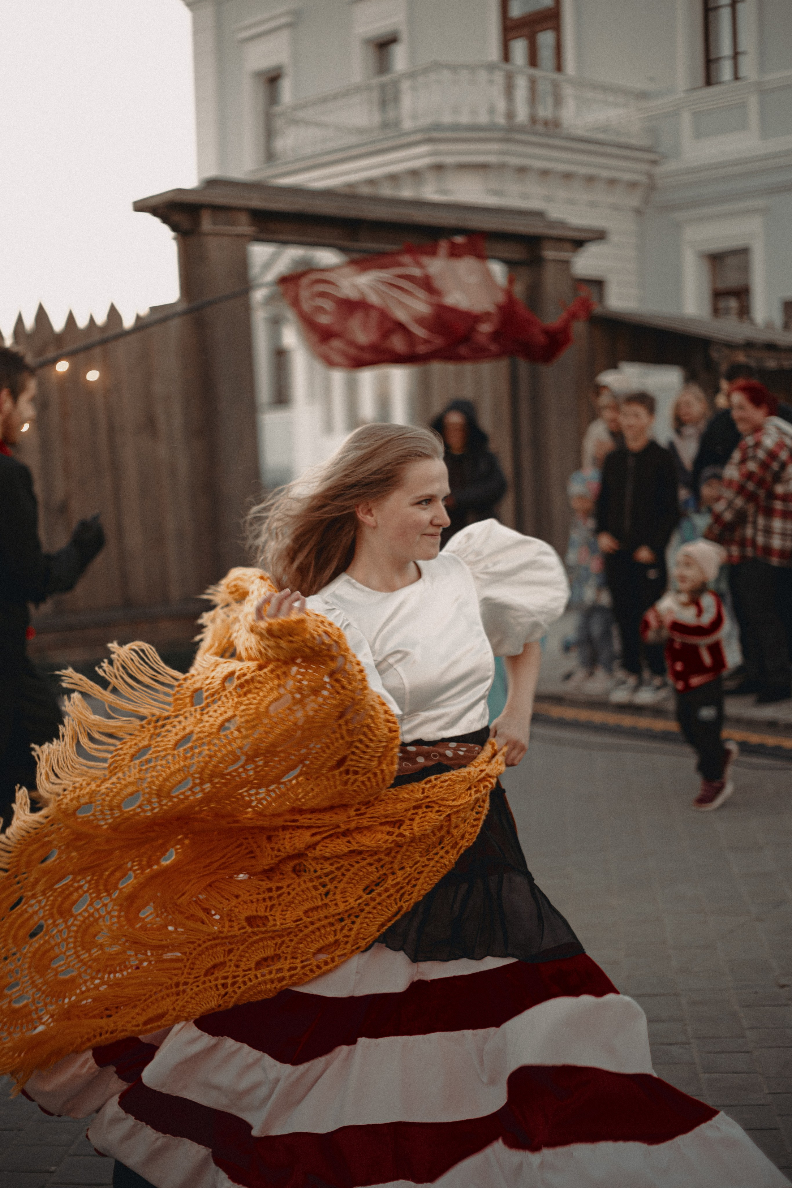 Спектакль «Куриное кабаре» от Свободного молодежного театра | Тобольск. Арт-фотограф Крис Л. в Тобольске: портрет, семейные, свадьбы
