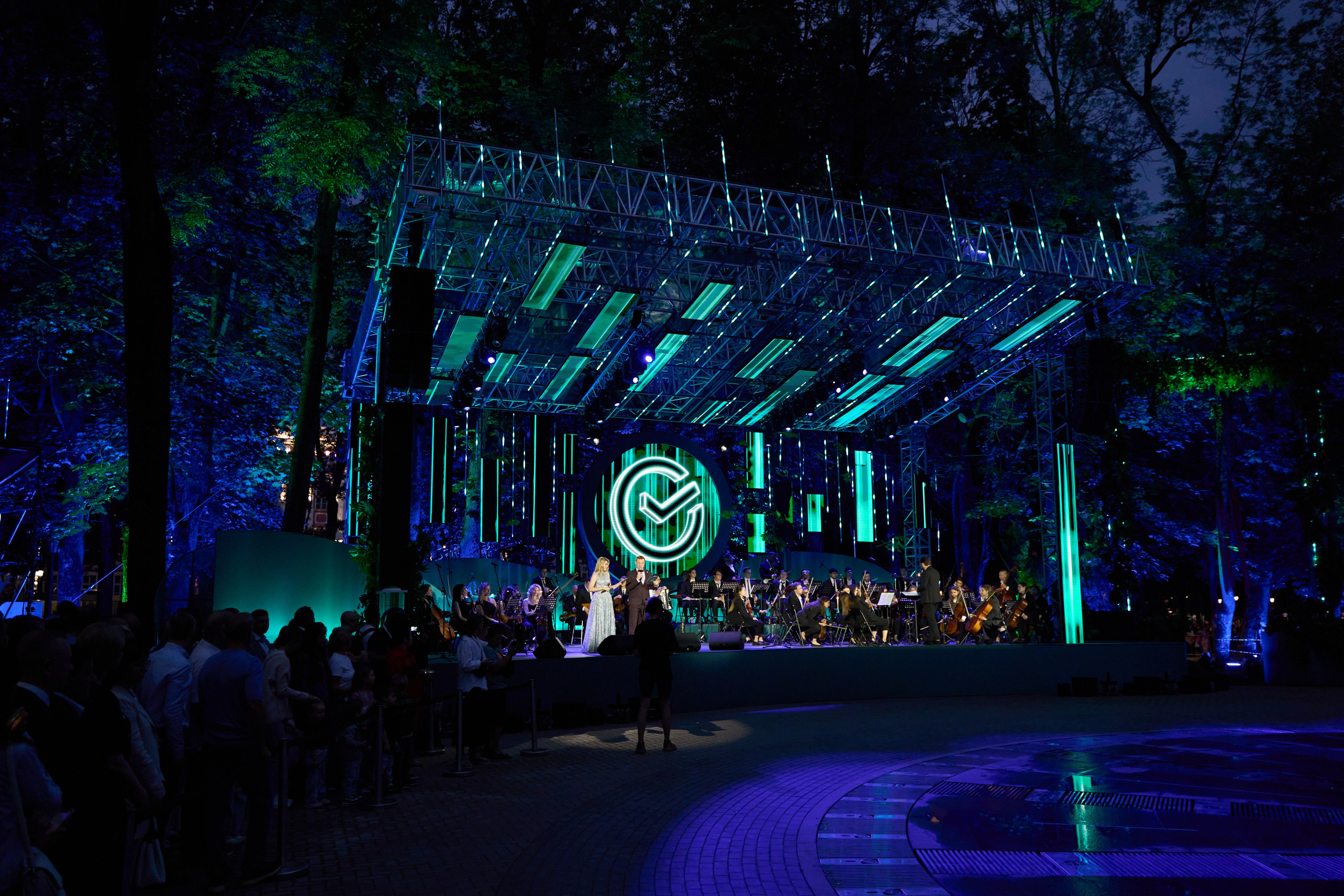 Сбербанк открытие фонтана. Услуги фотографа в Смоленске. Фотограф на свадьбу