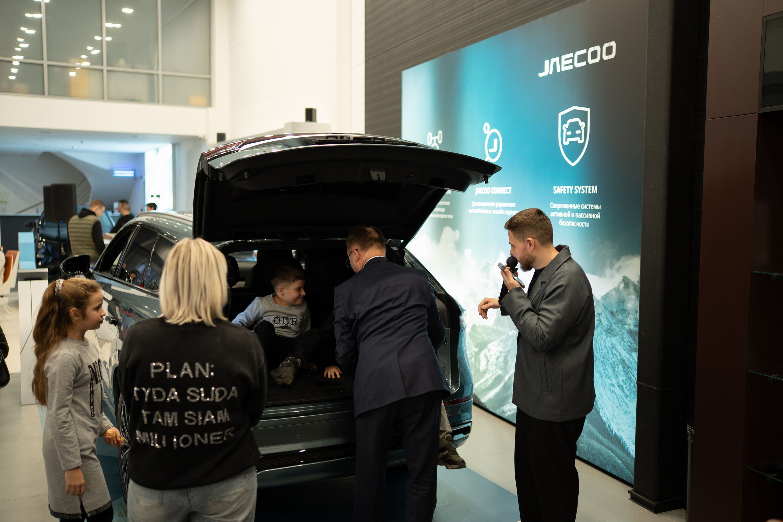 Репортаж с предновогоднего праздника в салоне OMODA. Фотограф, видеограф Пятигорск, Ставрополь, Ессентуки, Petlyakovs_photo