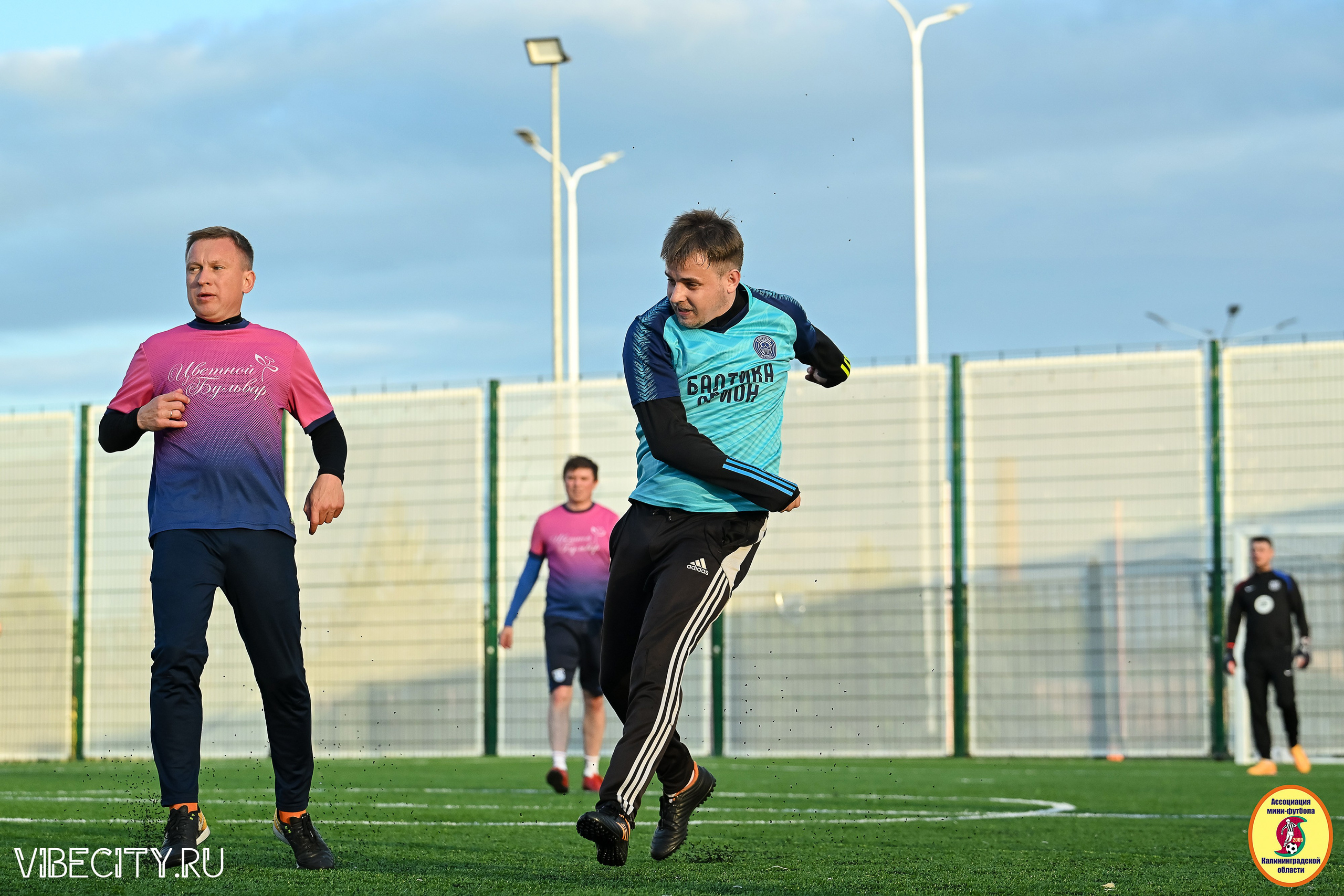 ИГРЫ МИНИ-ФУТБОЛЬНОЙ И КОРПОРАТИВНОЙ ЛИГИ. VIBECITY.RU Вайб Сити Ру Фоторепортажи Фотоотчеты Калининград