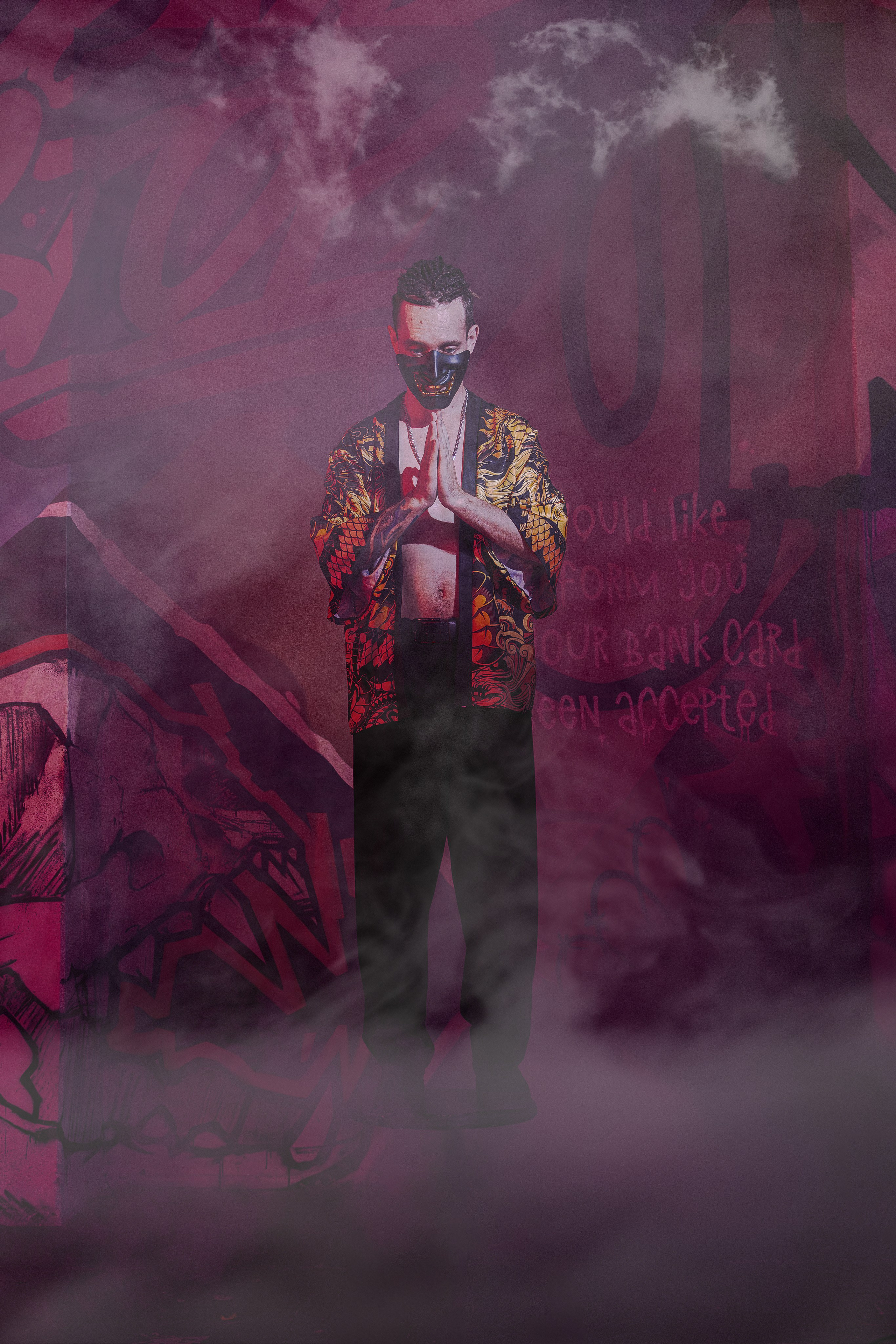 Мужская фотосъёмка в Ростове на Дону. Креативная съёмка с Александром в неоновой студии. Мужской портрет в японском стиле