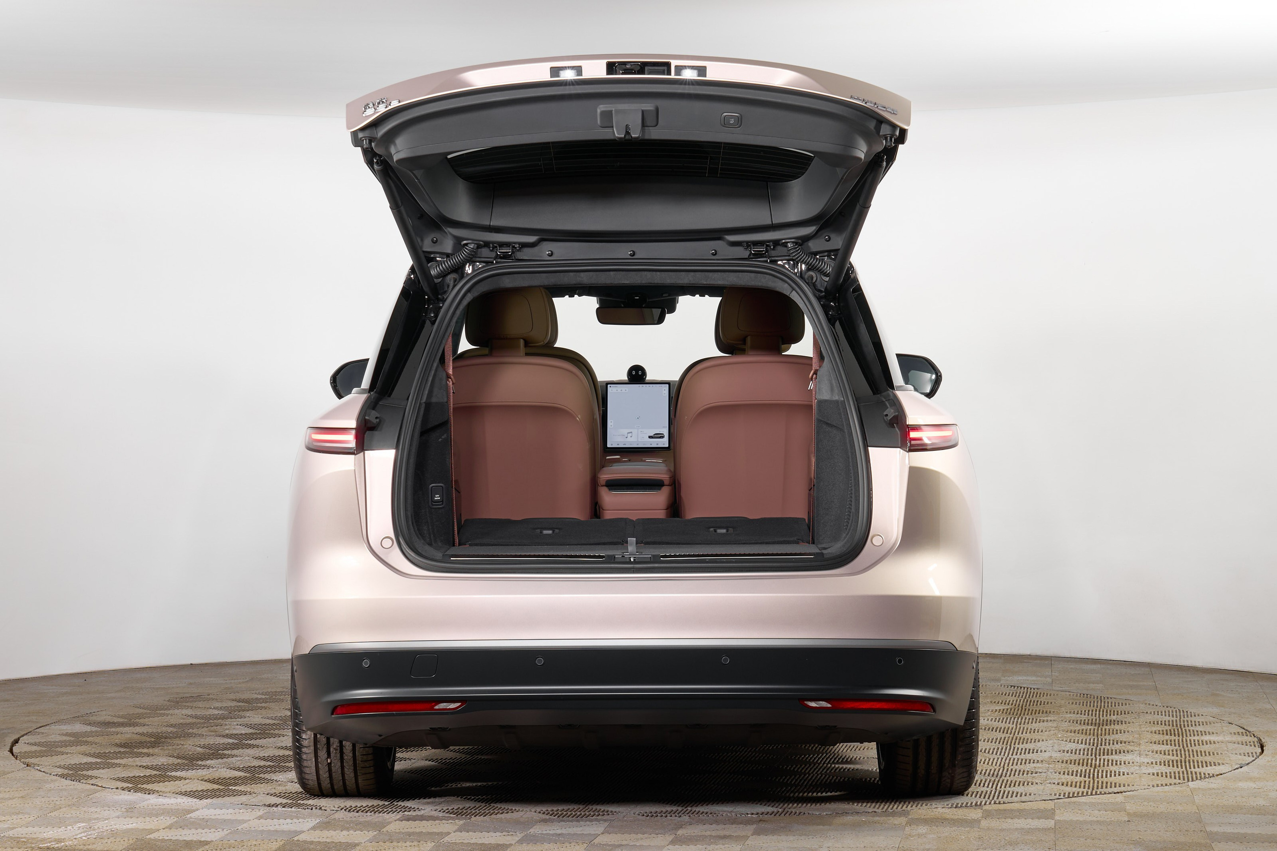 NIO ES8. Фотограф Николай Прокофьев модельные тесты в Москве