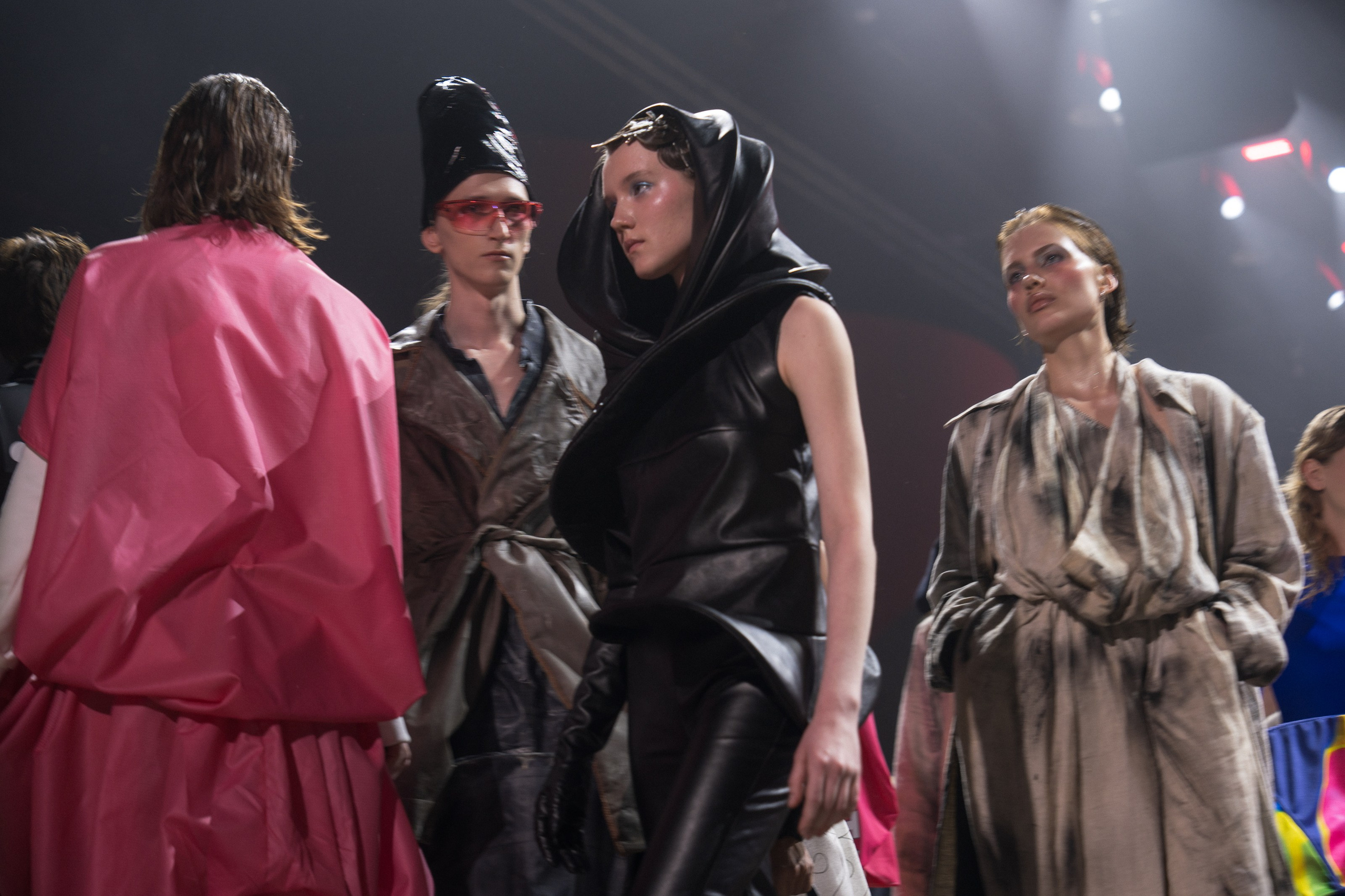 Показ Школы дизайна НИУ ВШЭ. Фотограф Николай Прокофьев модельные тесты в Москве