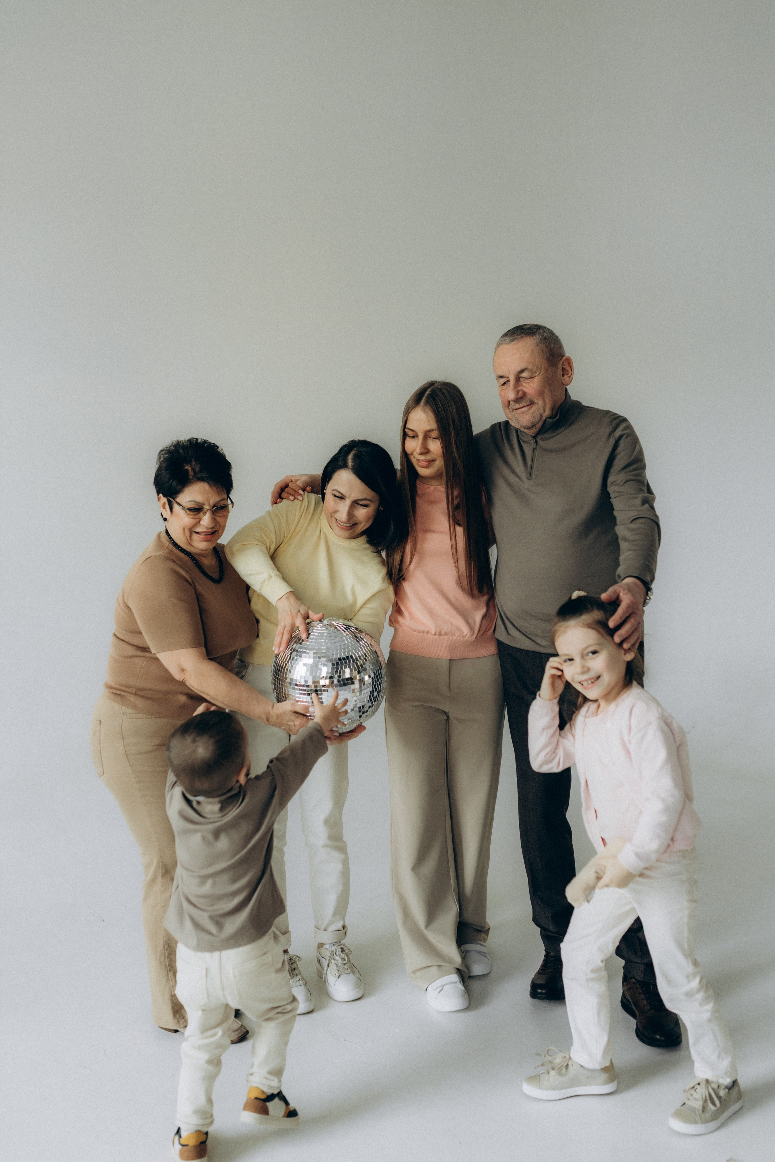 Семейная съёмка на циклораме. Фотограф НОГИНСК, Москва, Анастасия Белая