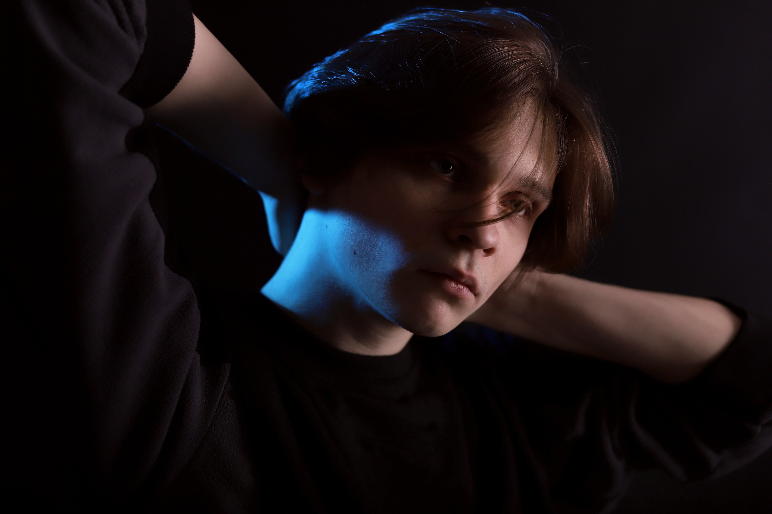 Мужская съемка в студии. Черный фон. Фотограф Кравченко Юлия. Энгельс