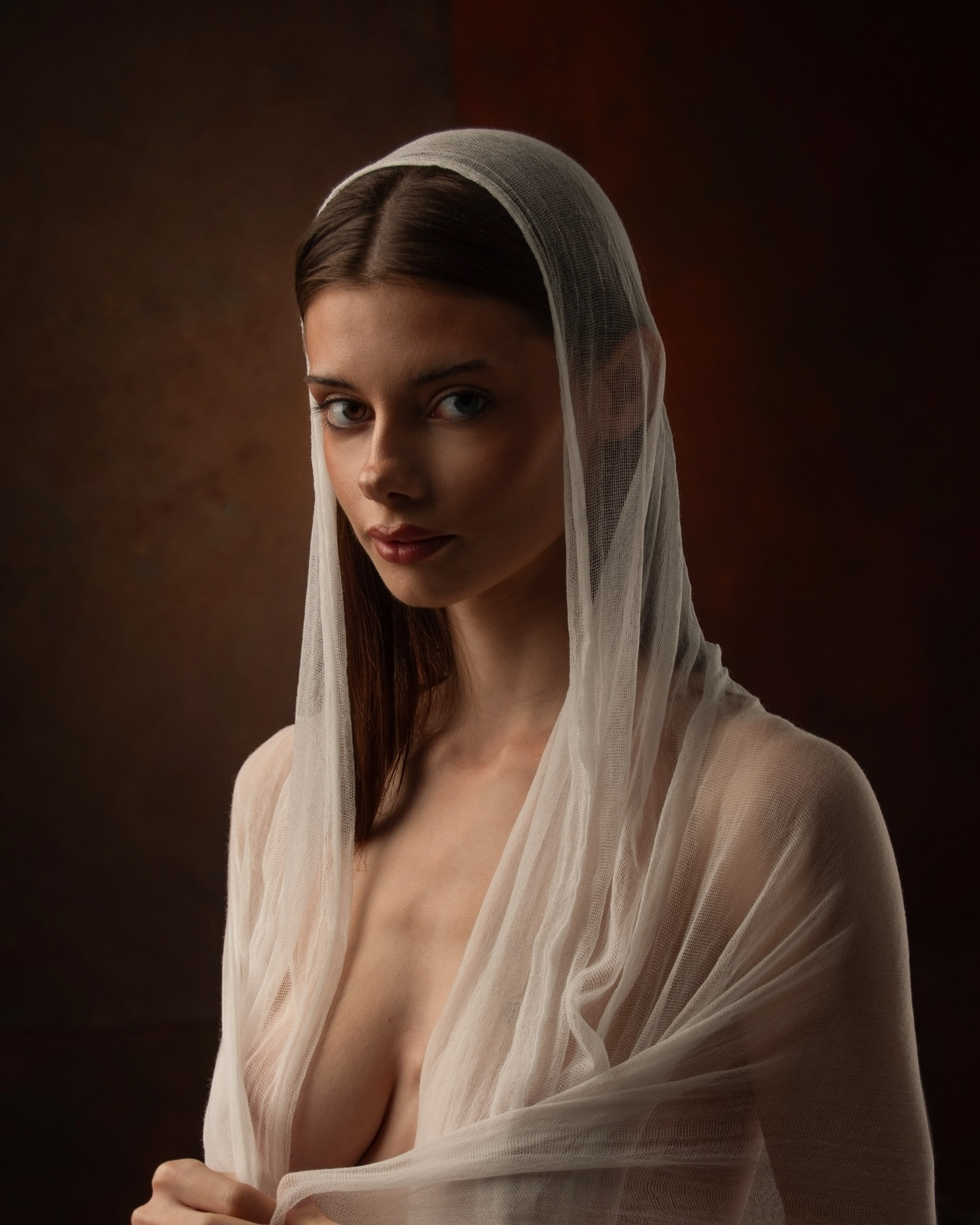 Обнаженная девушка позирует  Казанскому фотографу