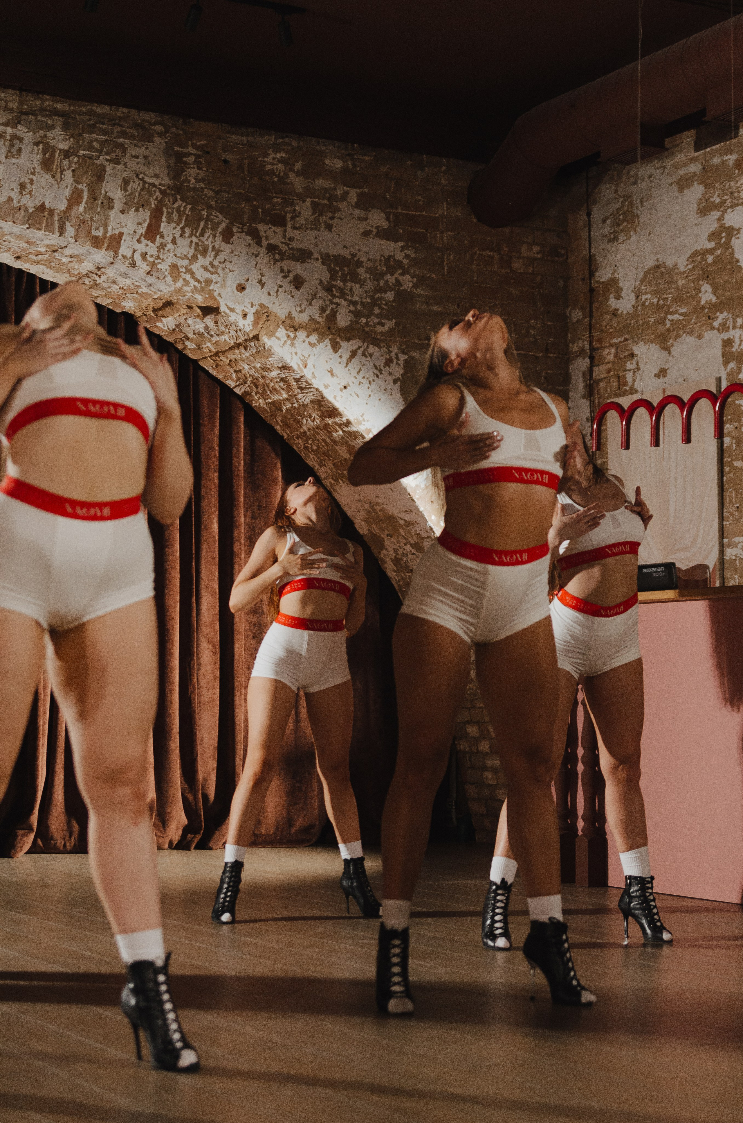 Фото-подглядки с видеосъемки танцевальной команды «Secret». Денисова Аля — фотограф для парных съемок и индивидуальных историй в Барнауле