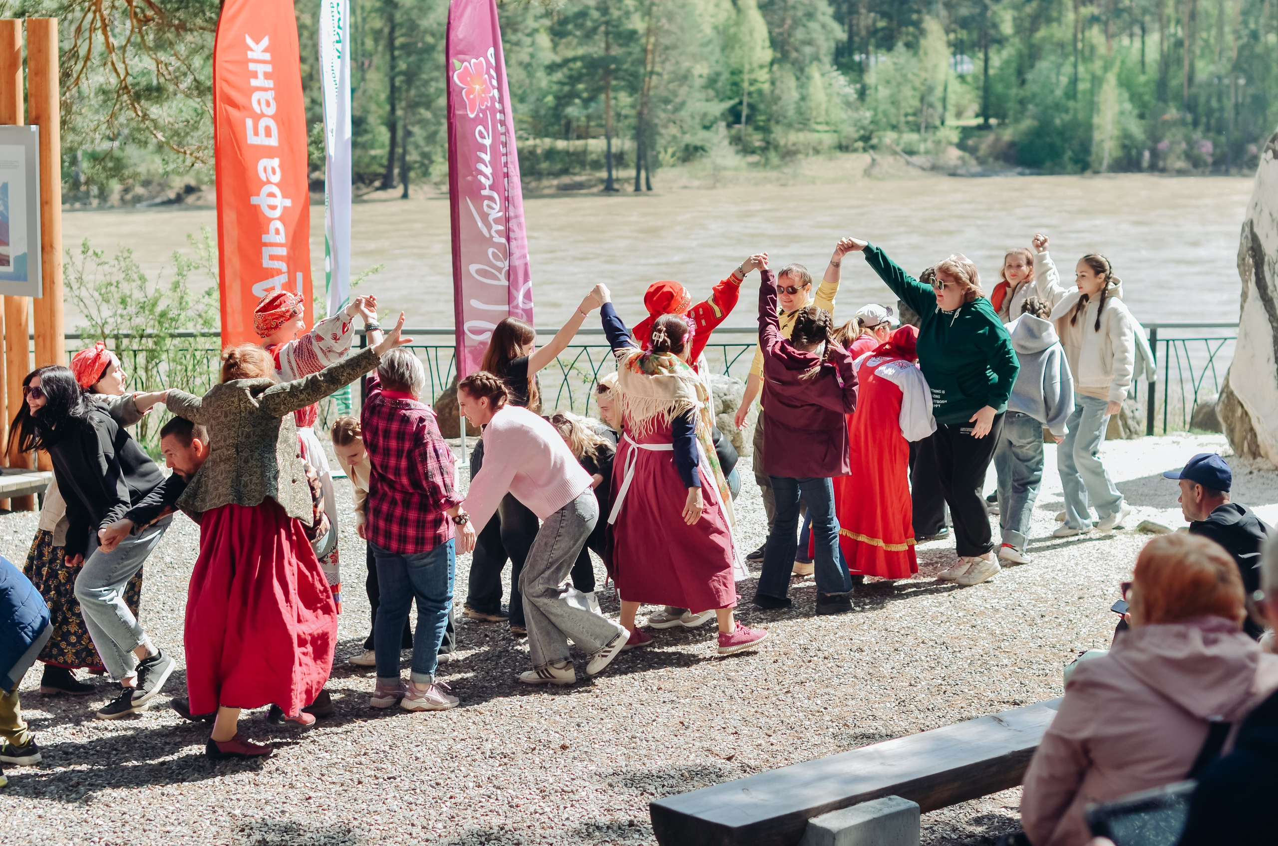 Фестиваль «Цветение Маральника на Алтае 2025». Фоторепортаж. Денисова Аля — фотограф для парных съемок и индивидуальных историй в Барнауле