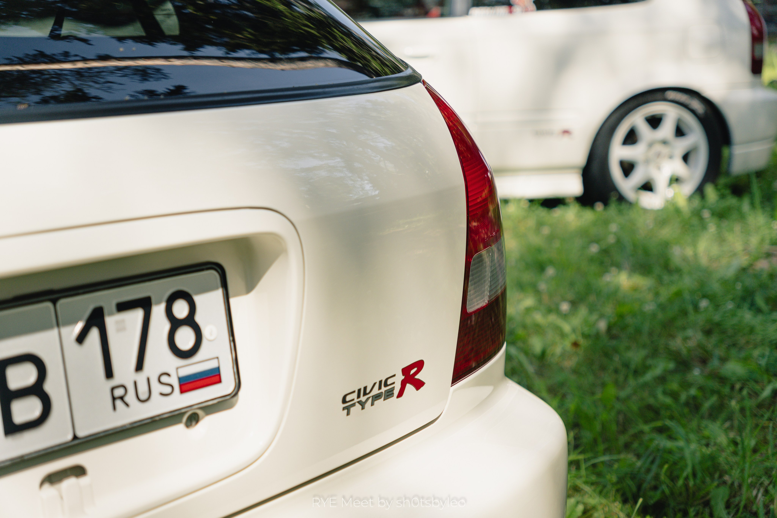 Масштабный летний фестиваль RYE Meet — встреча клуба любителей автомобилей старше 25-лет. Автомобильный фотограф Антон Цырулев