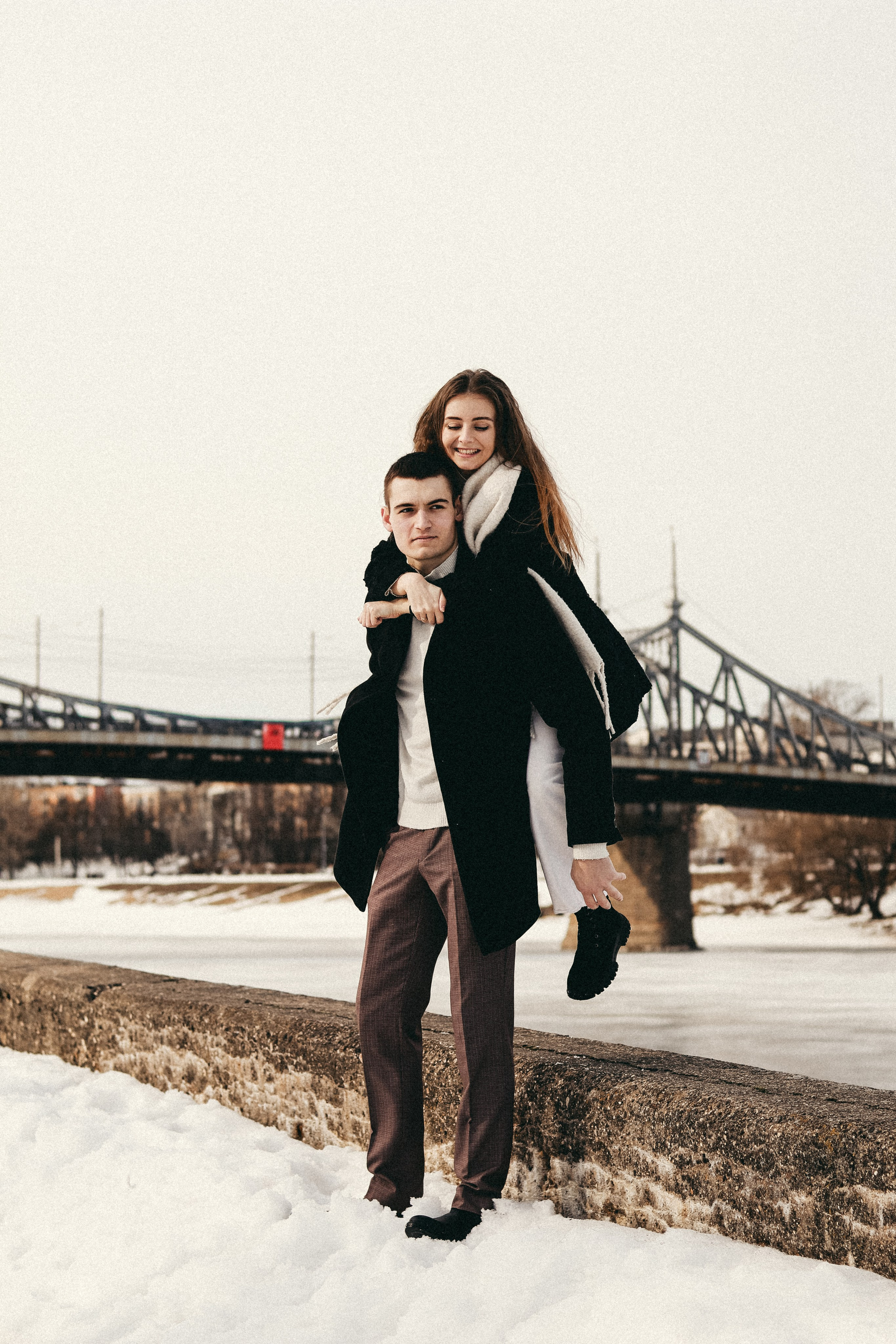 Парная фотосессия Елизавета & Николай на набережной в Москве. Индивидуальный, свадебный, и love-story фотограф в Москве