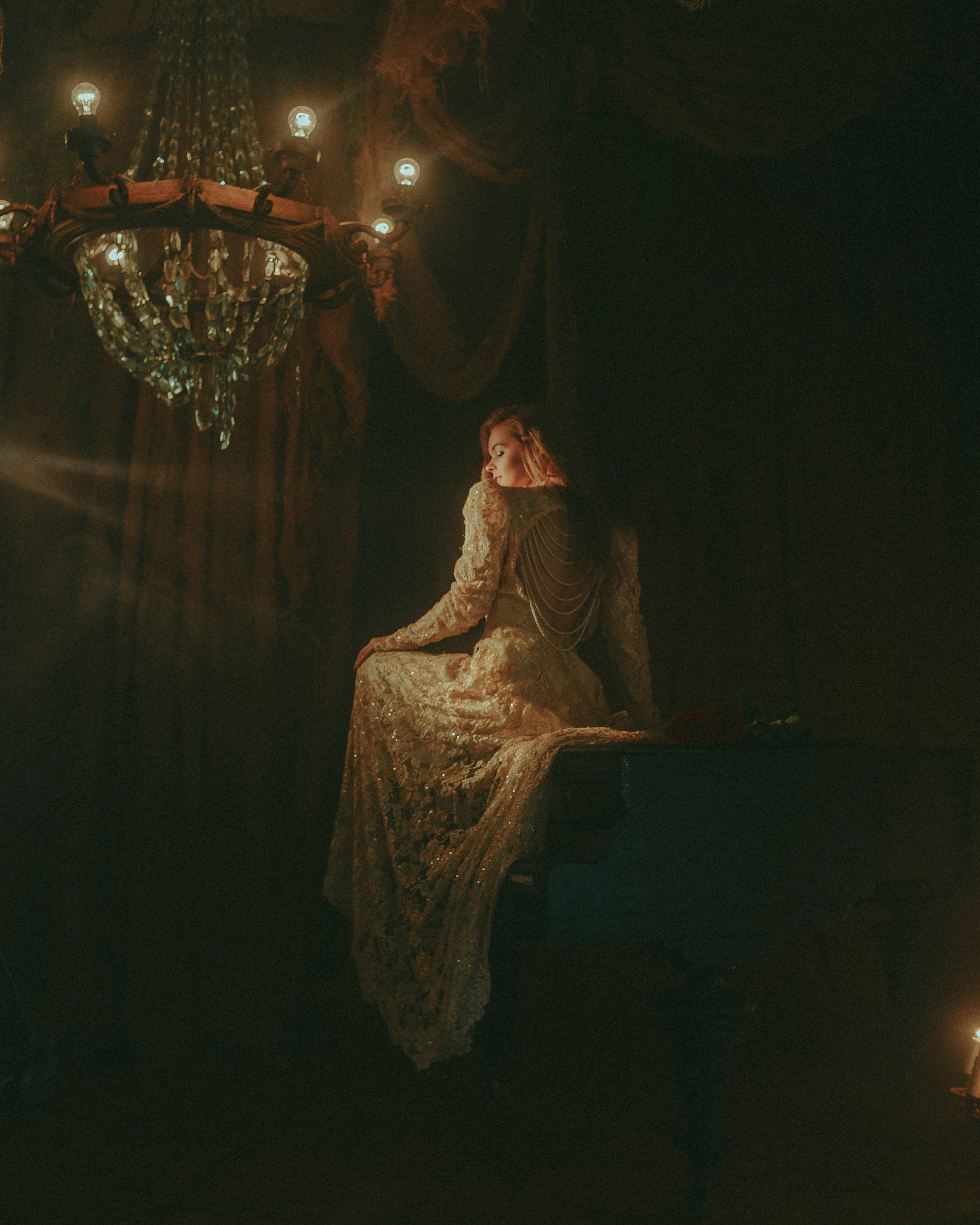 Москва. Заброшкнный театр. Алина. Фотограф Брянск