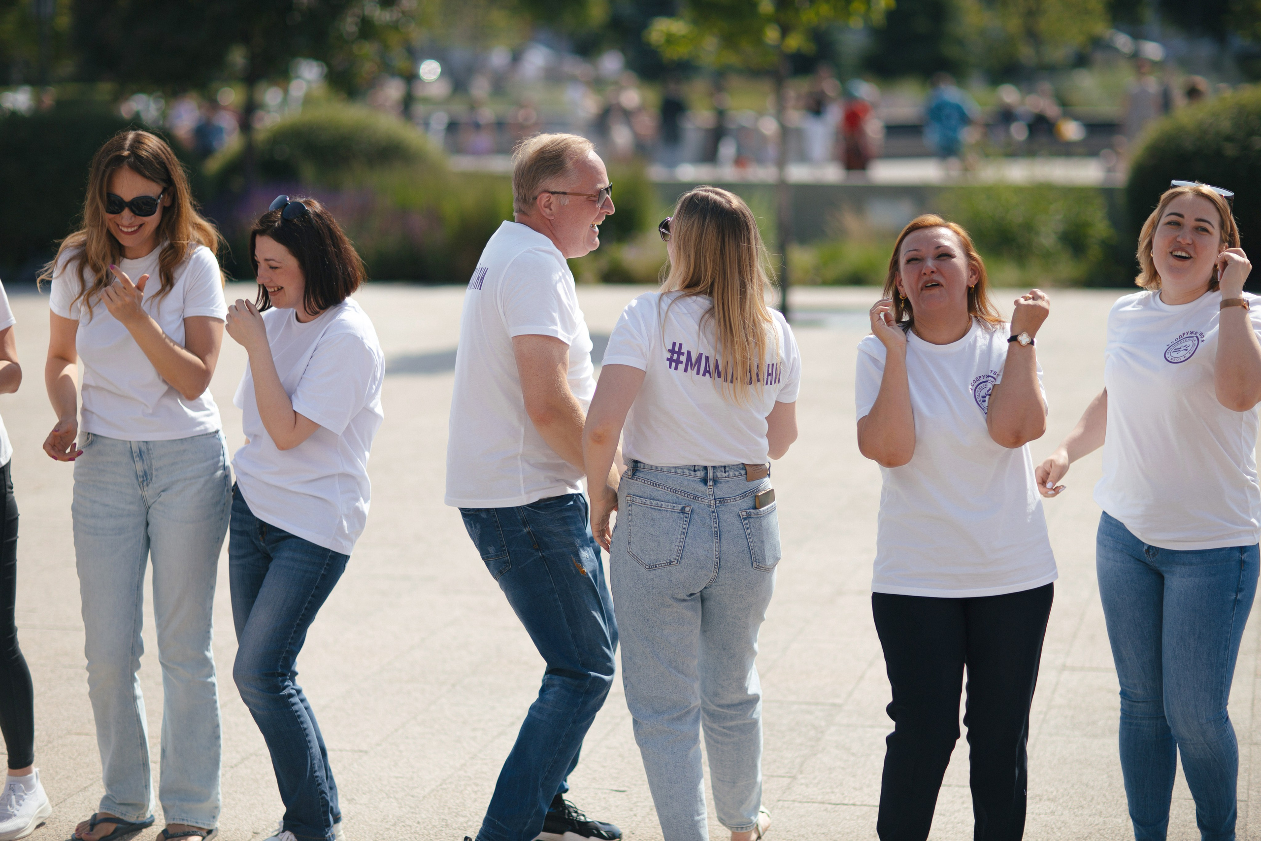 Репортажные фото съёмки клипа от родителей выпускникам. Свадебный фотограф в Воронеже Александр Работкин