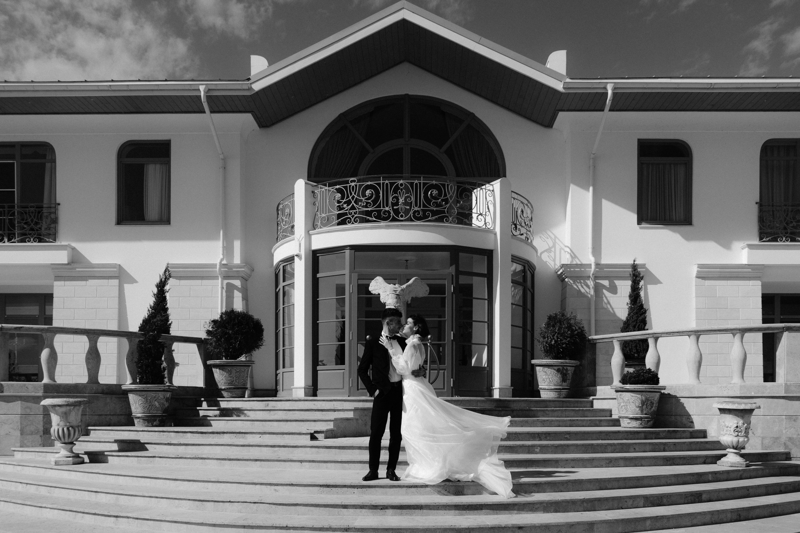 WEDDING PHOTOGRAPHER