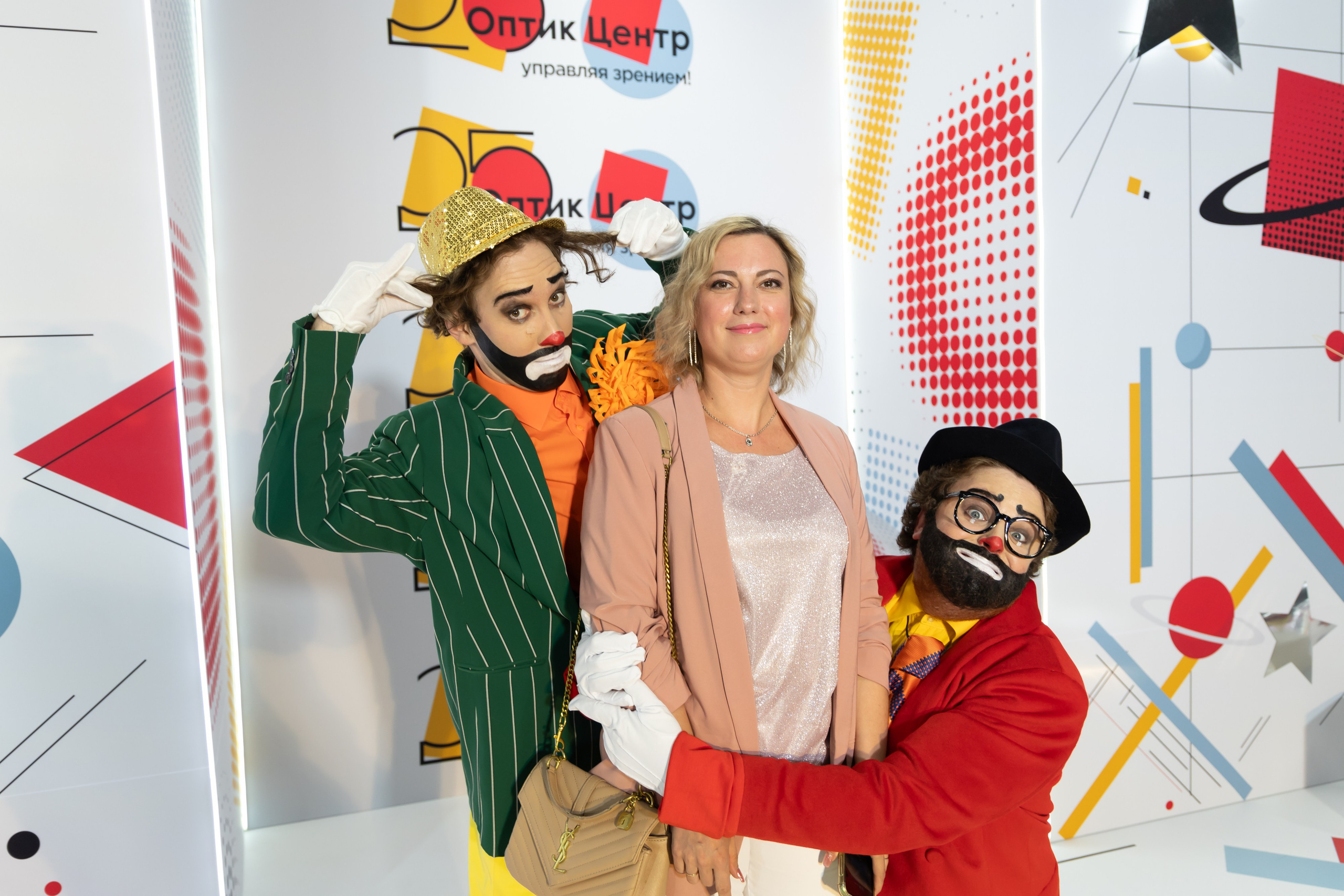 Оптик центр 25 лет. Фотограф свадебный, репортажный, индивидуальный, фото для маркетплейсов, брендов, автосалонов