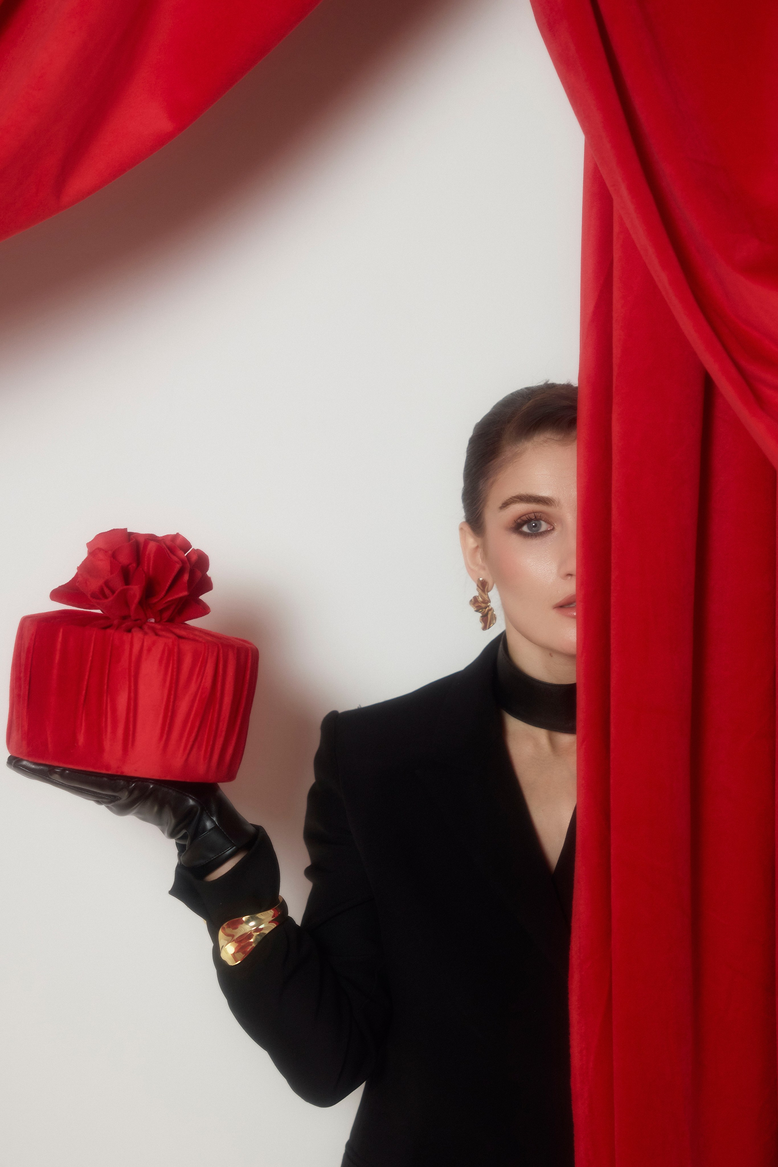 студийная новогодняя съемка  съемка девушки в нарядном праздничном платье в студии фотограф питер санкт-петербург женский портрет женская портретная съемка 