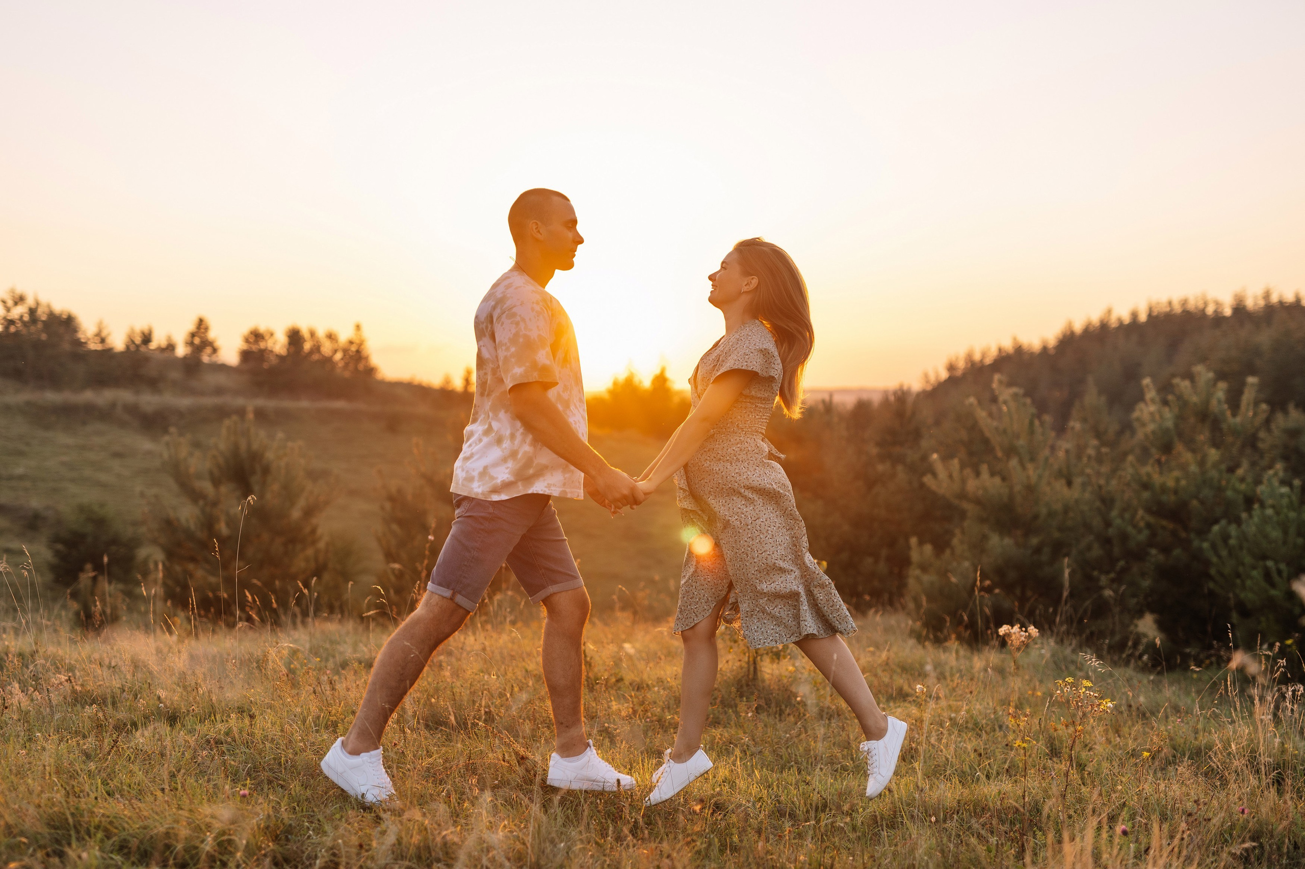 Фотосессия на закате на фоне природы для Инны и Максима. Свадебный фотограф в Тамбове Павел Четвертков