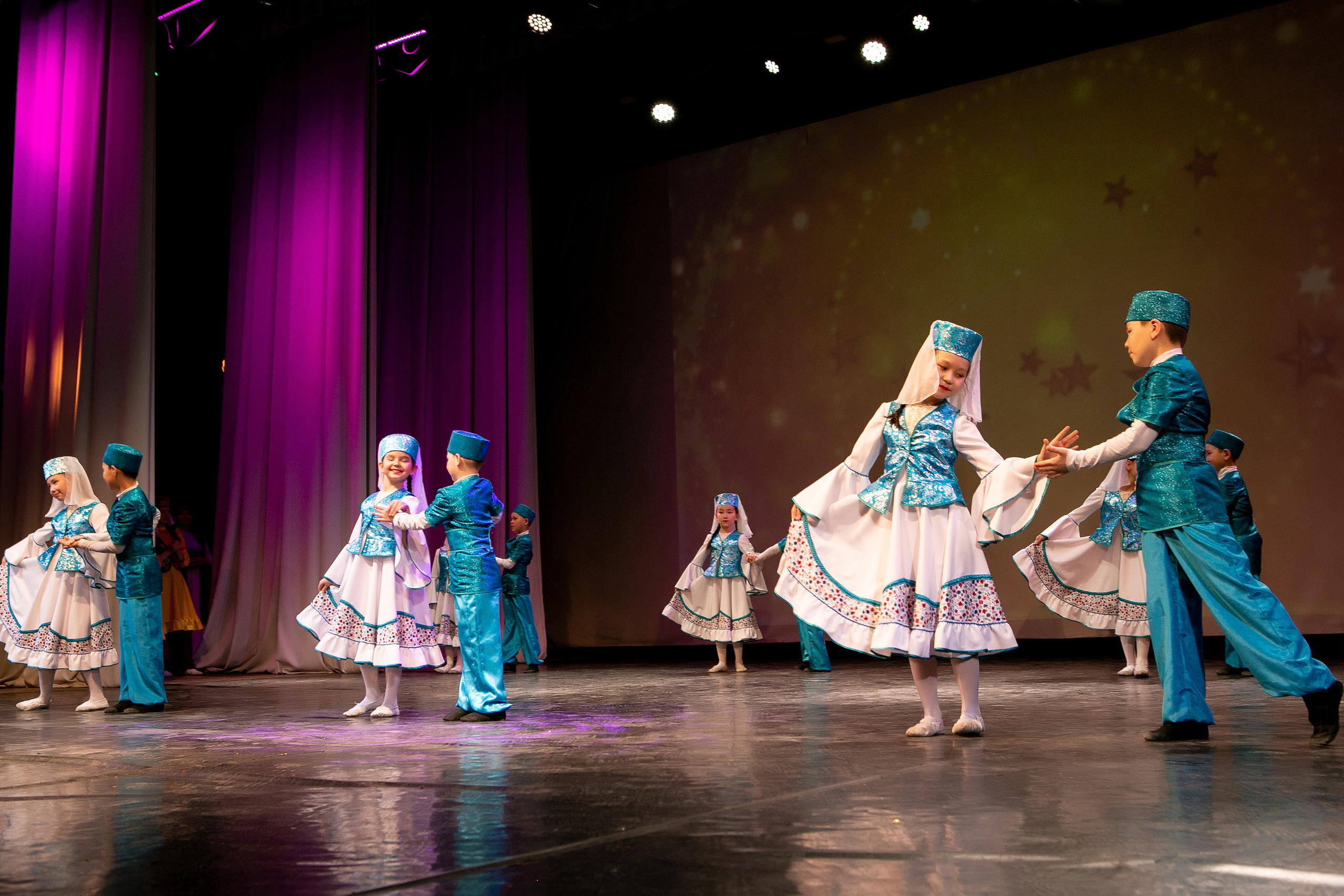 Межрегиональный фестиваль «Сибирские звезды». Контент фотограф, съемка для маркетплейсов, фуд съемка и репортажи в Новосибирске Ралия Галеева