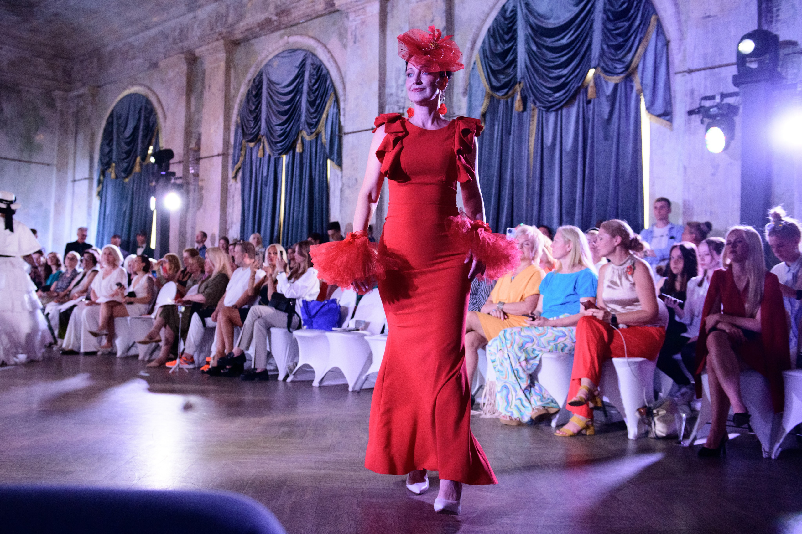 Модный показ «Аллея моды». Организация и проведение фотосъемок в Санкт-Петербурге. Фотограф Смирягин Илья