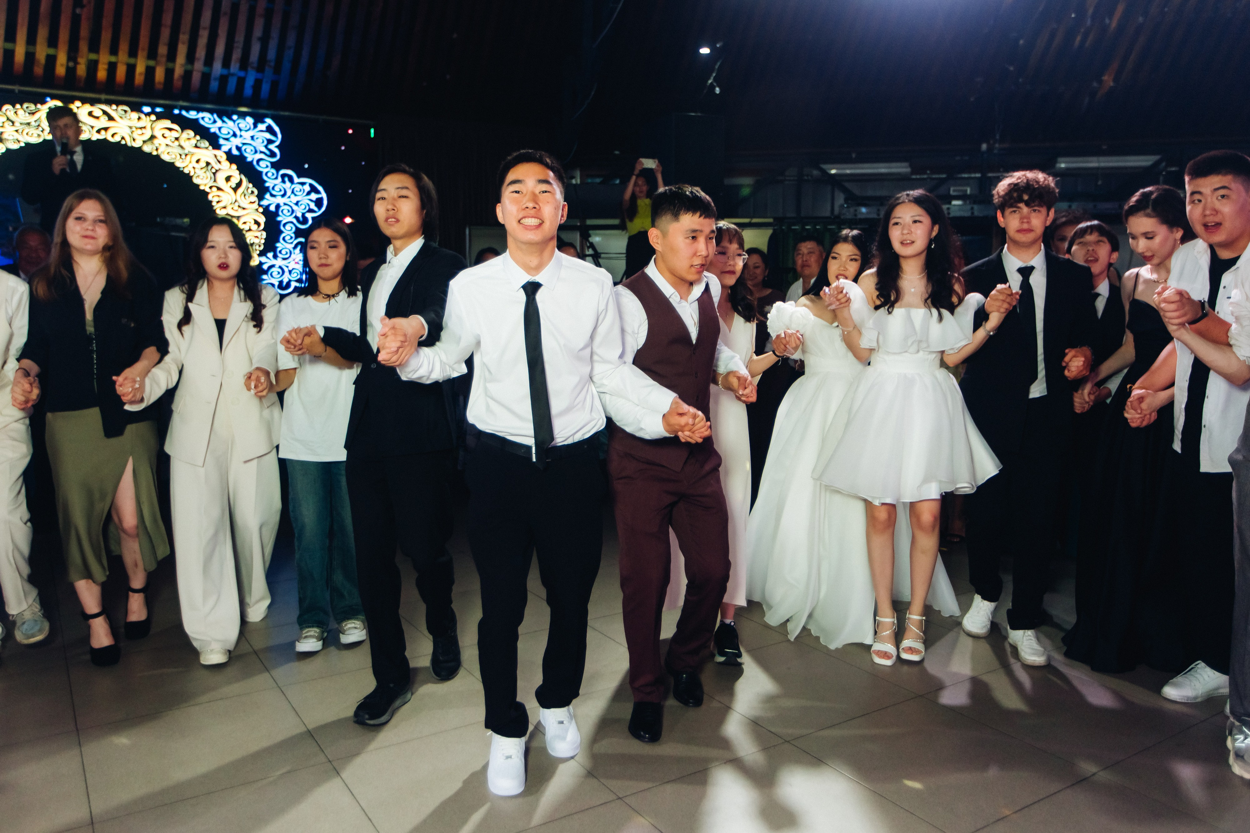 Выпускной вечер. 49 школа. Баран на корове. Свадебный и семейный фотограф в Улан-Удэ