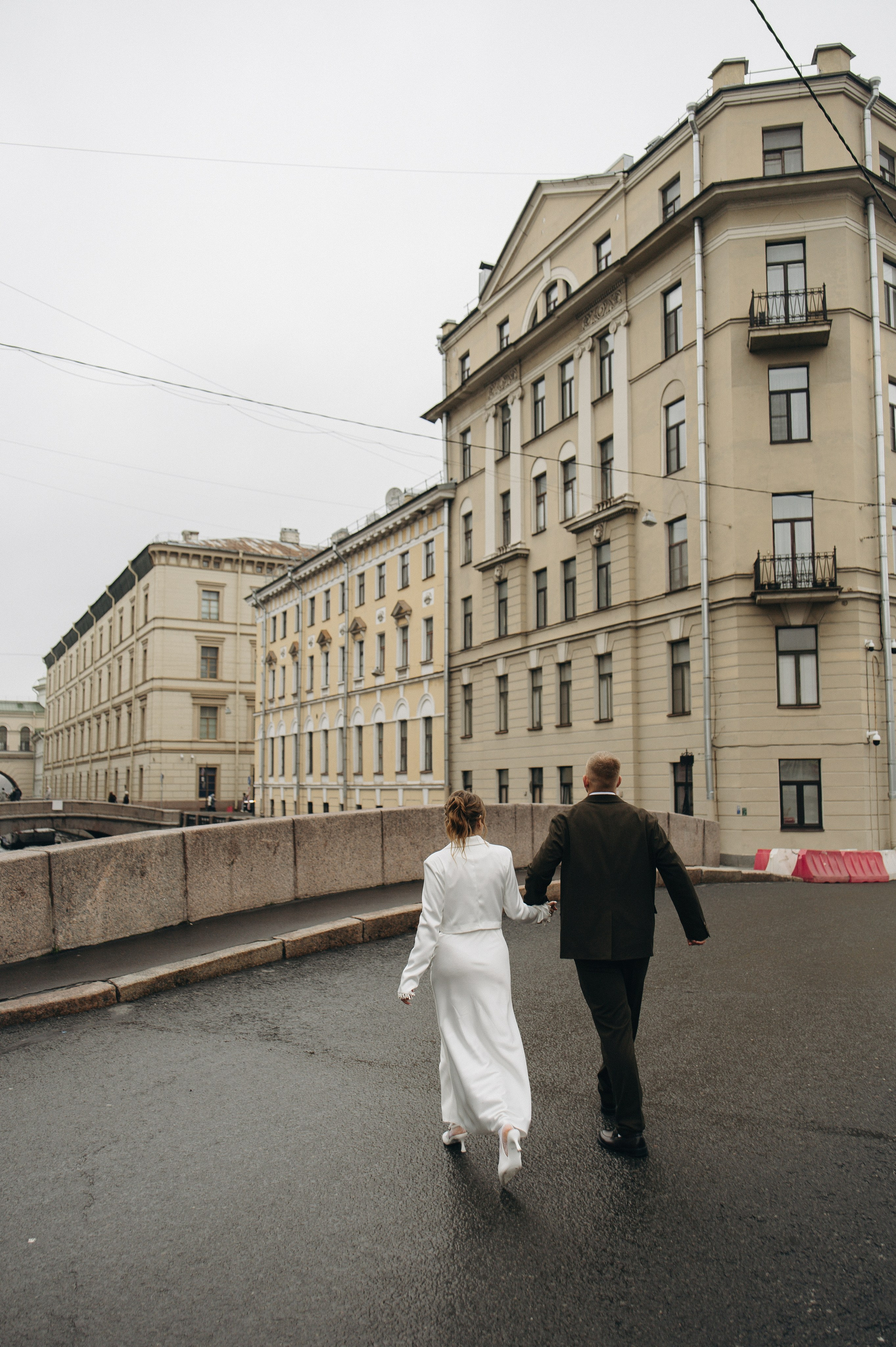Алина и Илья. Загс и прогулка. Свадебный фотограф в Санкт-Петербурге Лана Денисова