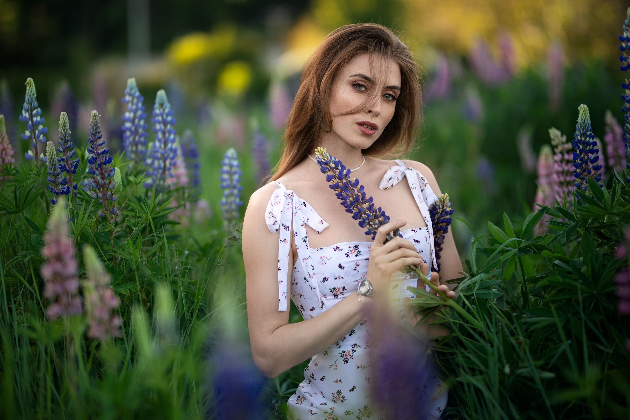 Фотосессия с Надеждой с люпинами в формате «для себя». Дмитрий Шульгин, портретный фотограф в Воронеже