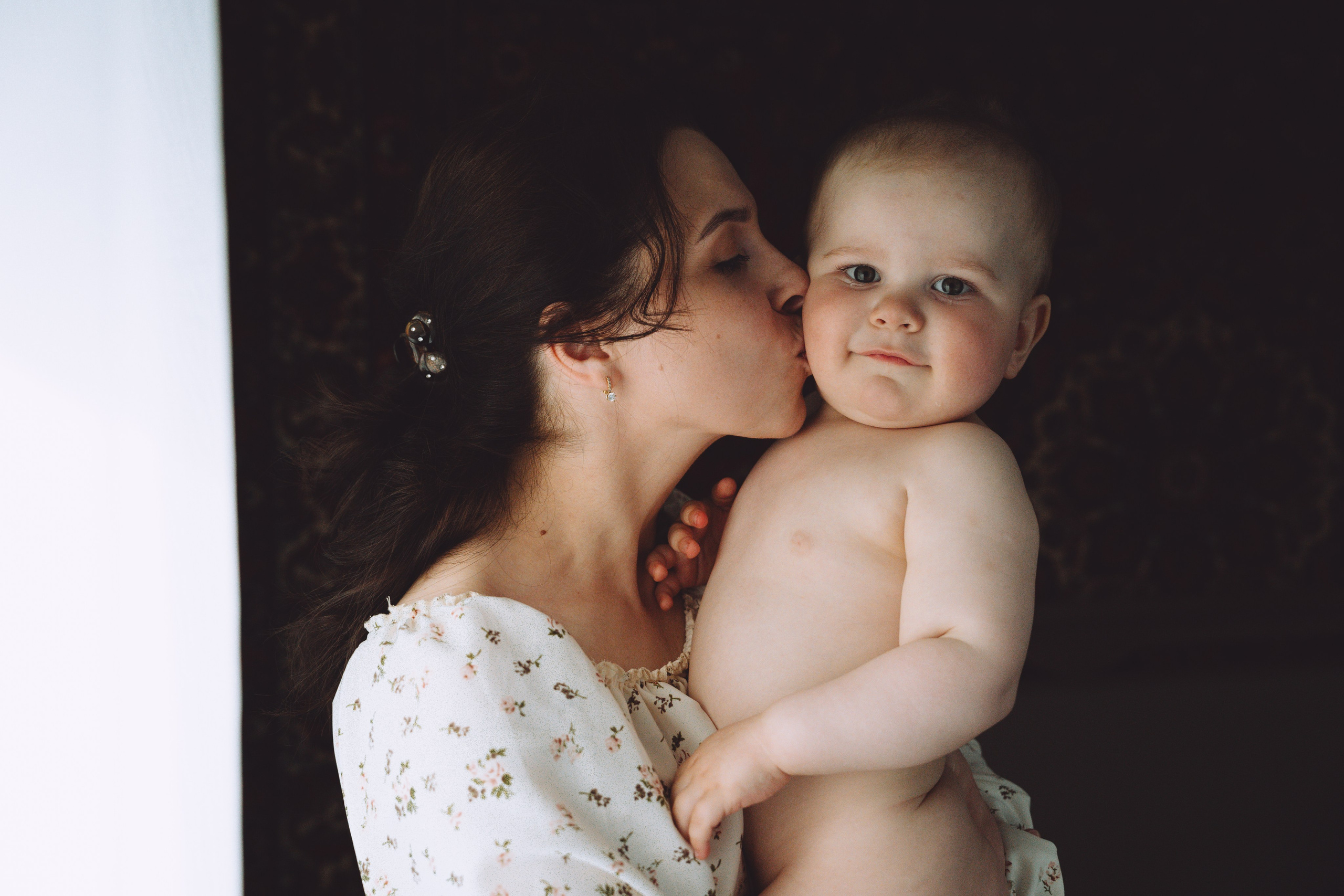 МАТЕРИНСТВО — ЭТО ПУТЬ, ГДЕ МАЛЕНЬКИЕ ЛАДОШКИ ВЕДУТ К БОЛЬШИМ ОТКРЫТИЯМ. Семейный и детский фотограф Анна Бренч