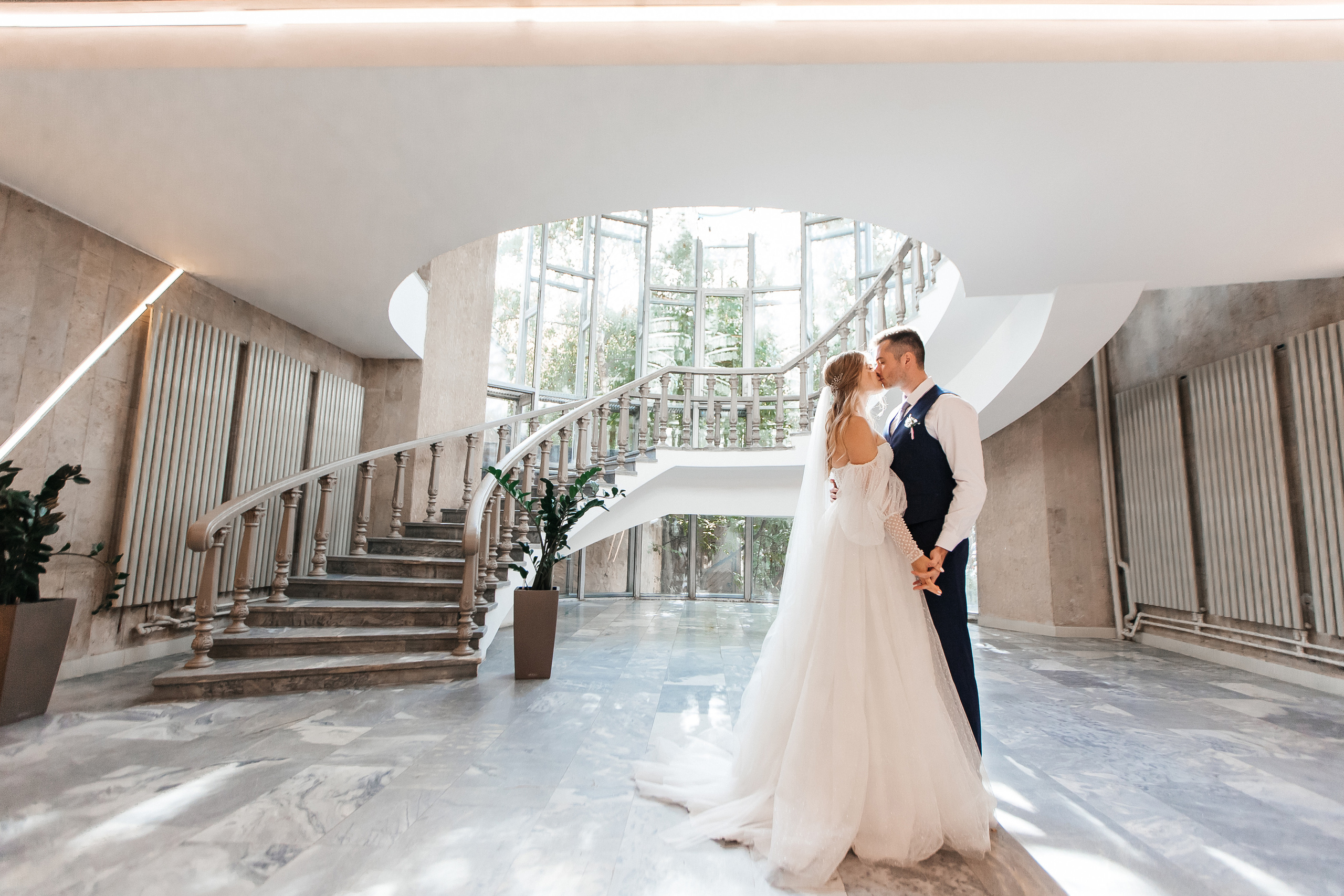 Мария и Роман (встреча + ЗАГС + прогулка). Фотограф в Москве Екатерина Потапова