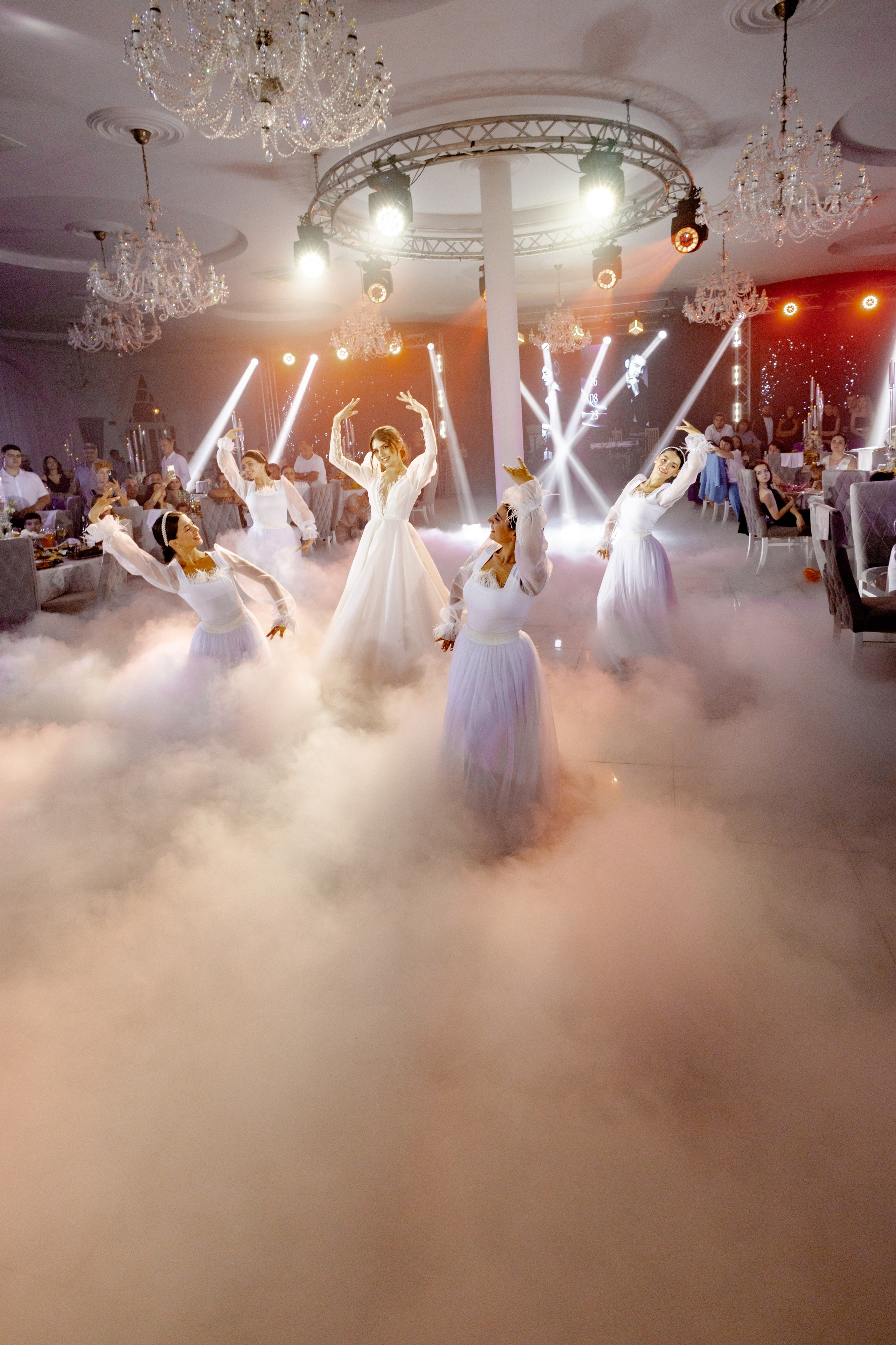 Свадебные съемки. Профессиональный фотограф и видеооператор