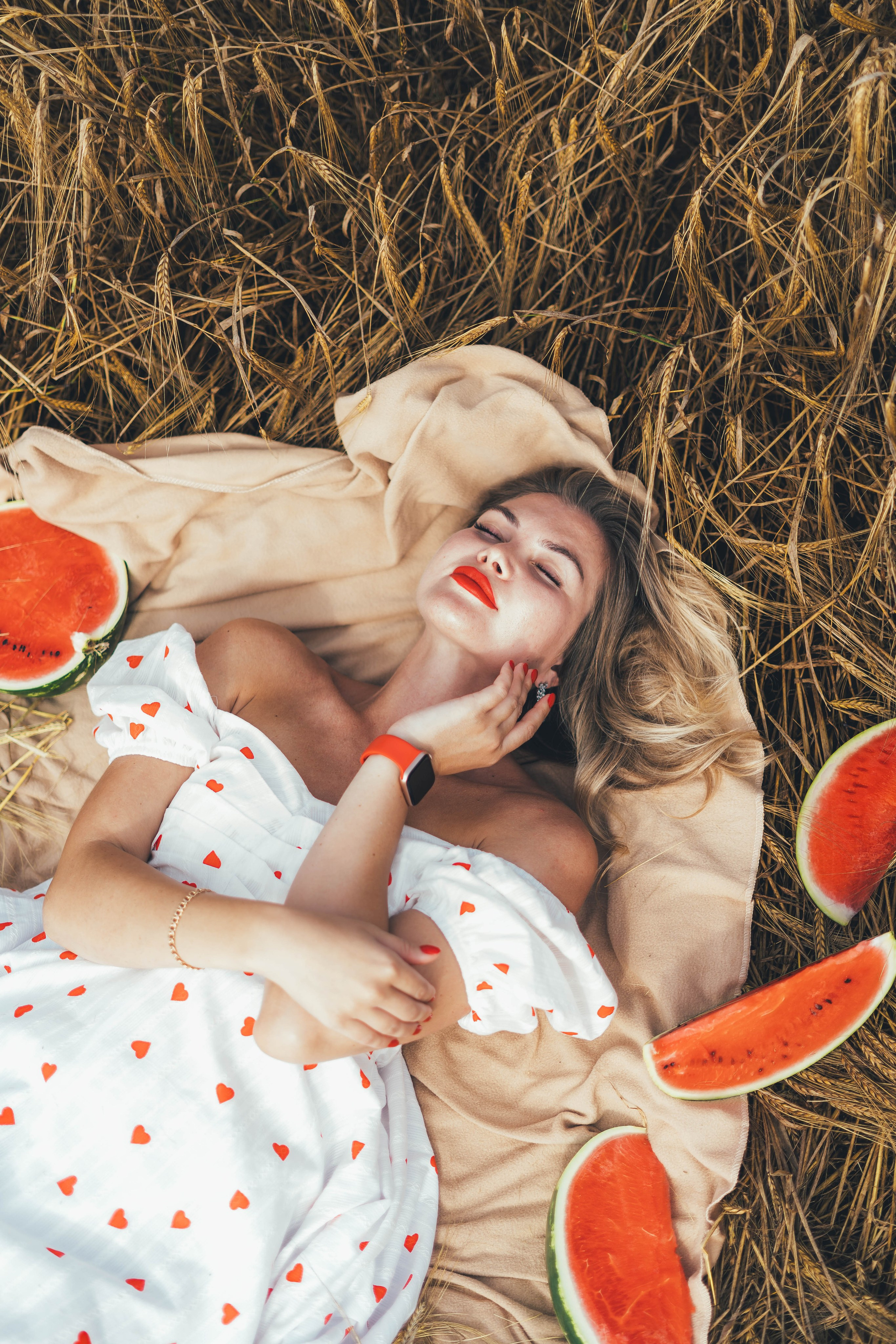Елена, Сергиев Посад, пшеничное поле. Наталья Дукалова фотограф Щелково Королев Пушкино Москва Балашиха