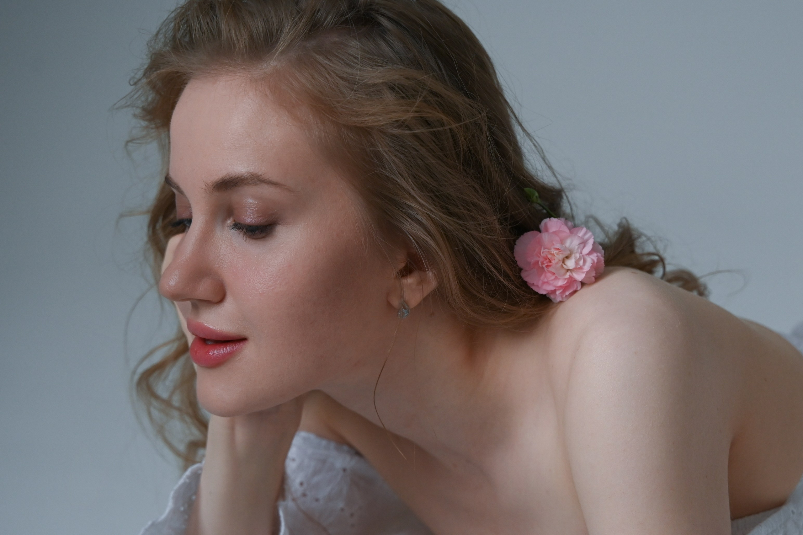 Женская фотосессия с цветами. Портретный фотограф в Москве Казьмина Олеся