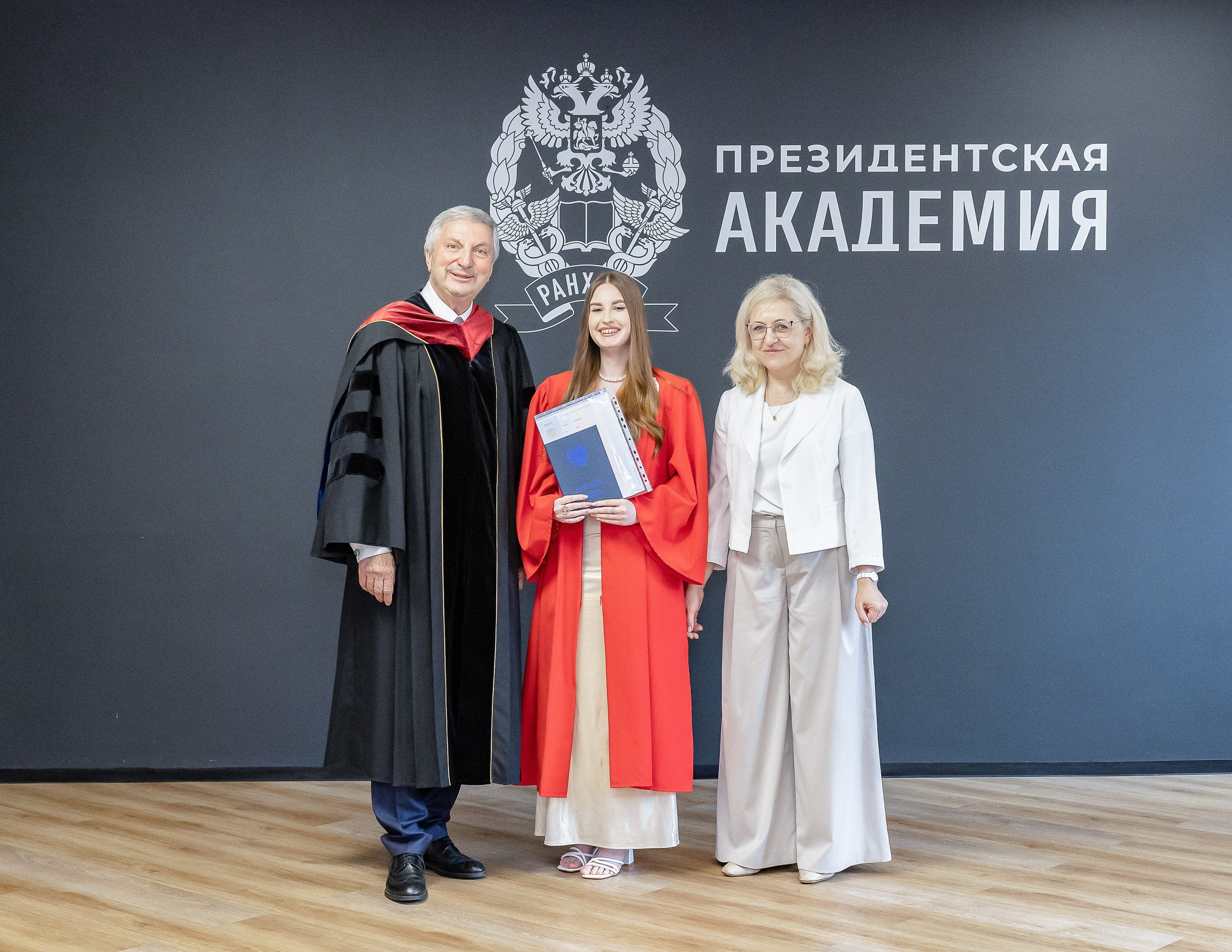 Вручение дипломов об окончании обучения в Президентской академии РАНХиГС. Фотограф Владимир Охрименко